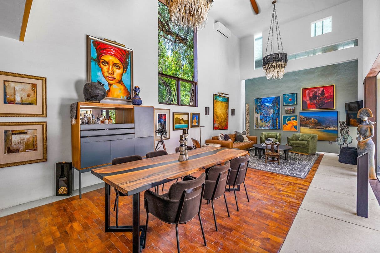 Casa 19 — Centro, San Miguel de Allende — photo 4 — soaring galleries showcase curated art collections
