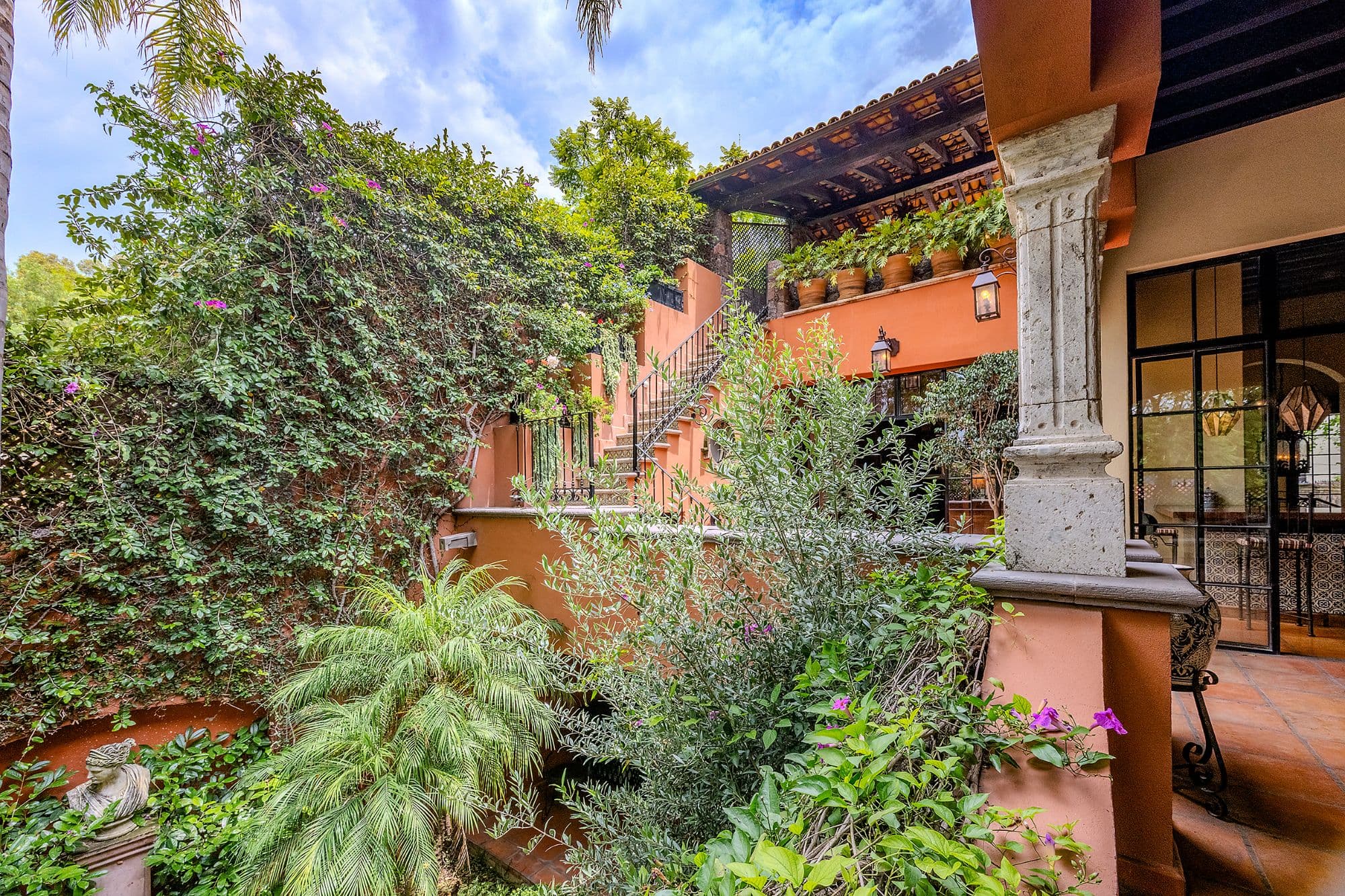 Casa Del Encanto — Guadiana, San Miguel de Allende — photo 11 — lush courtyard oasis, colonial charm