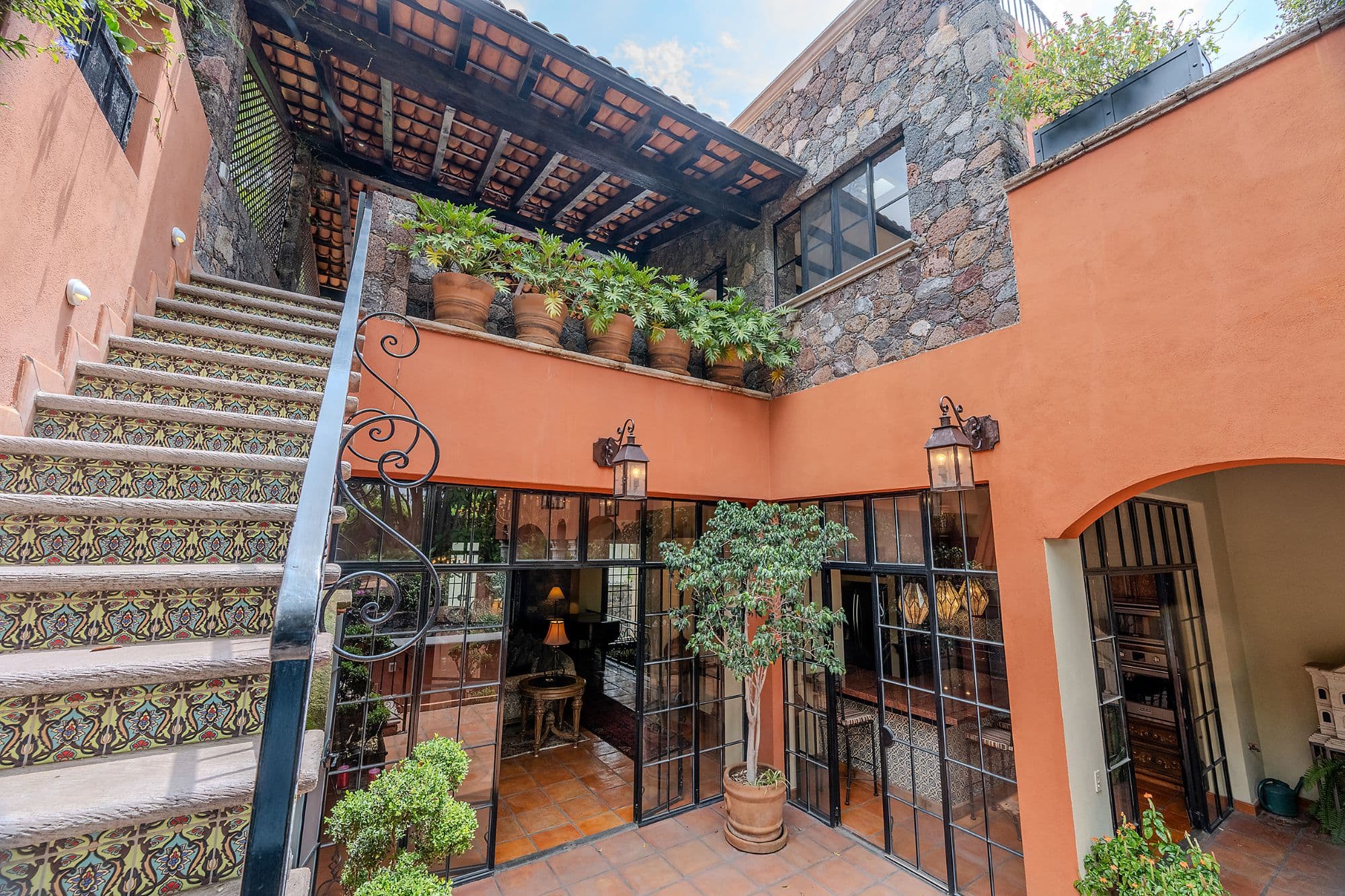 Casa Del Encanto — Guadiana, San Miguel de Allende — photo 29 — charming courtyard with authentic colonial elegance