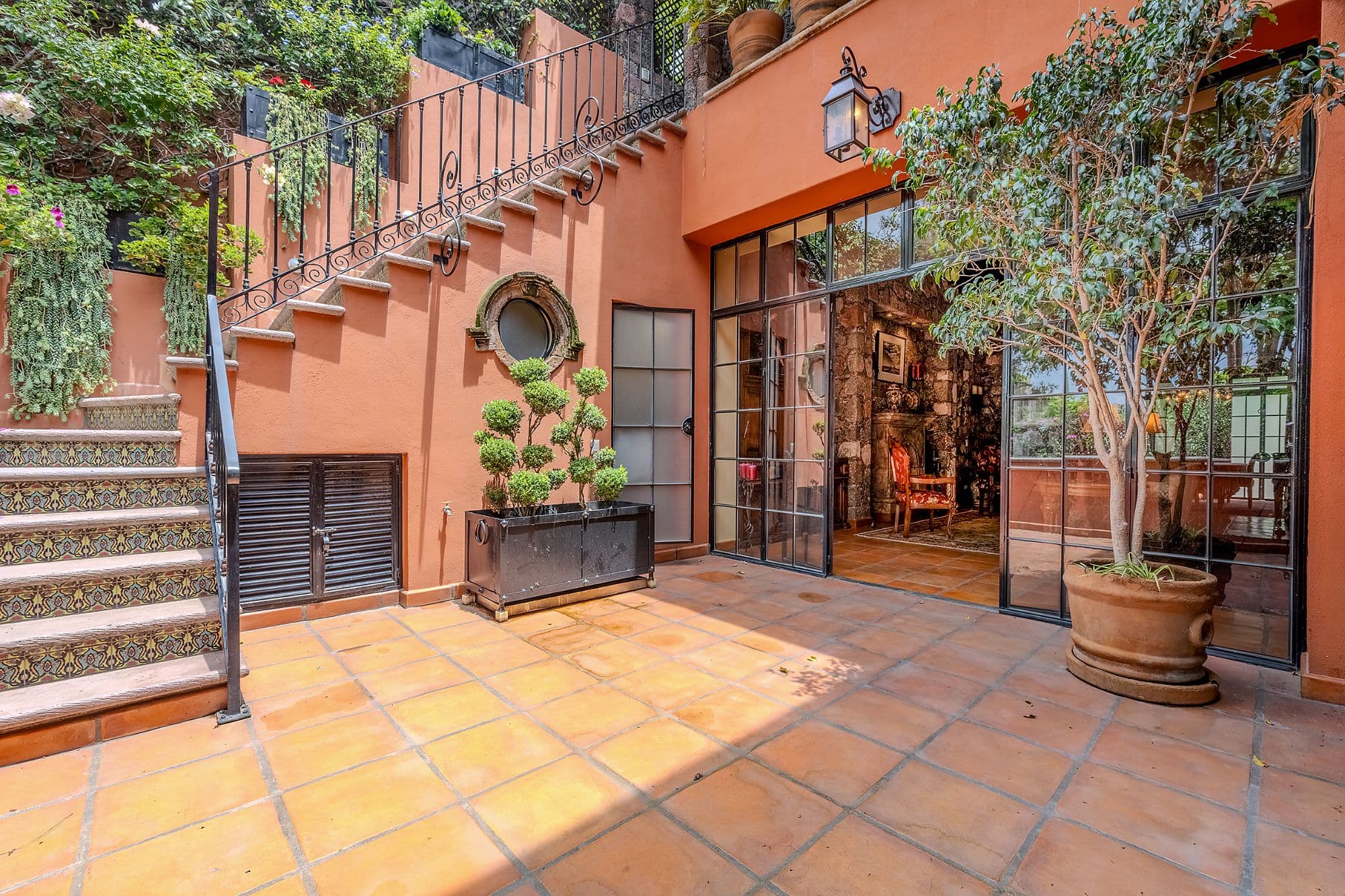Casa Del Encanto — Guadiana, San Miguel de Allende — photo 15 — charming courtyard with authentic colonial character