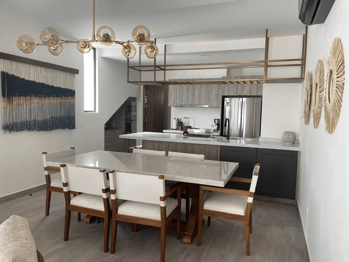 Casa Nixon — Barrio Santo, San Miguel de Allende — photo 9 — contemporary open-concept dining elegance