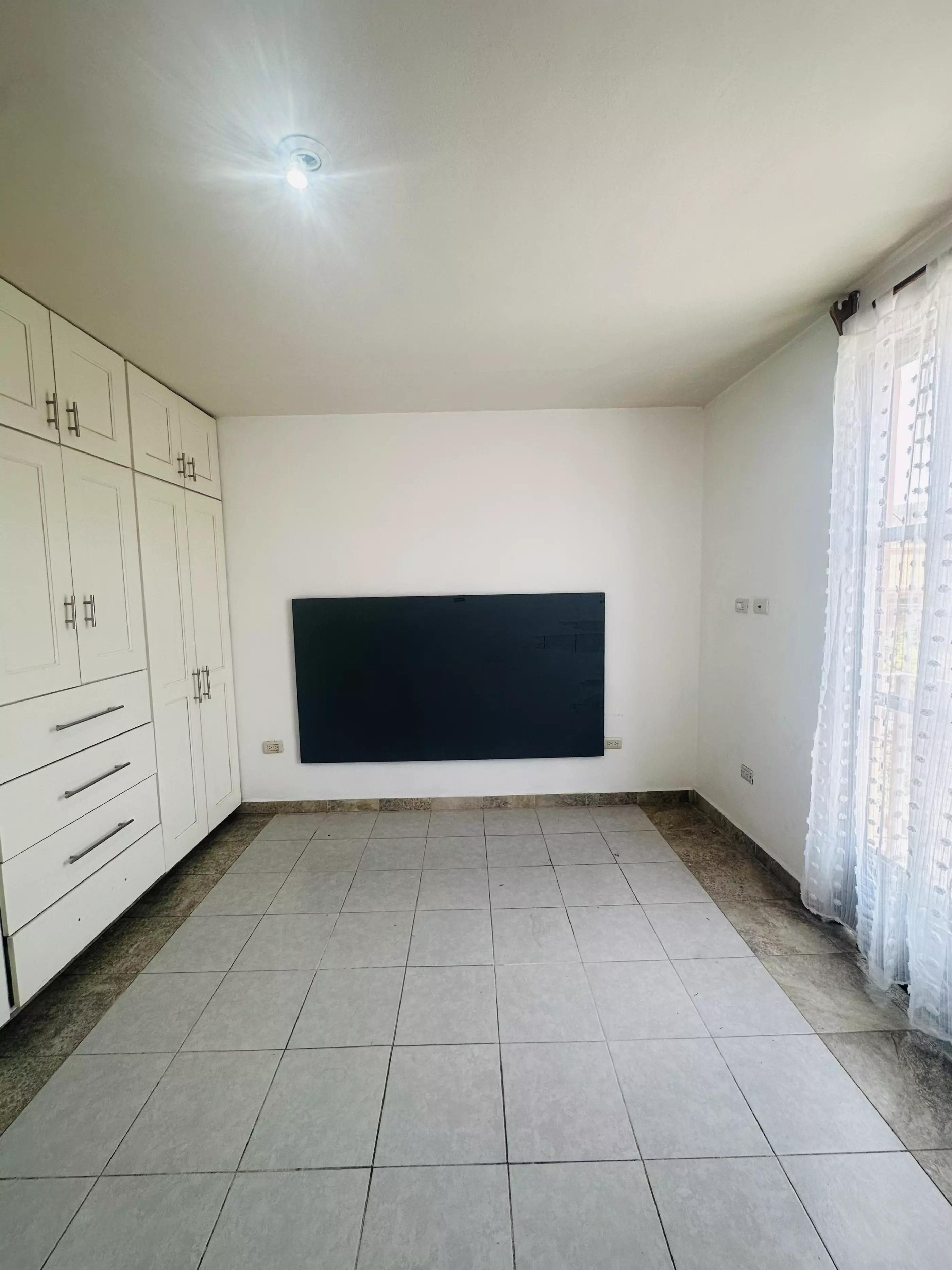 Condominio Info Allende — Aurora, San Miguel de Allende — photo 8 — luminous bedroom with elegant built-ins