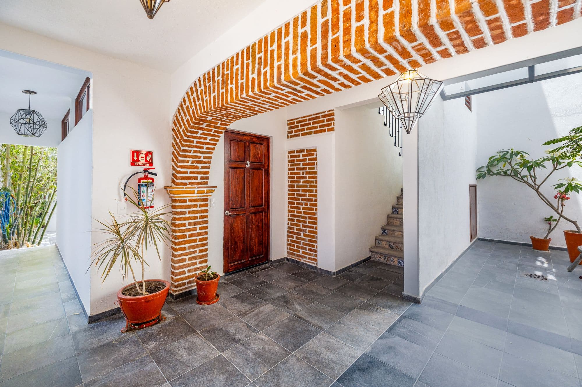 Departamentos San Rafael — San Rafael, San Miguel de Allende — photo 5 — charming colonial entryway, soaring brick arches