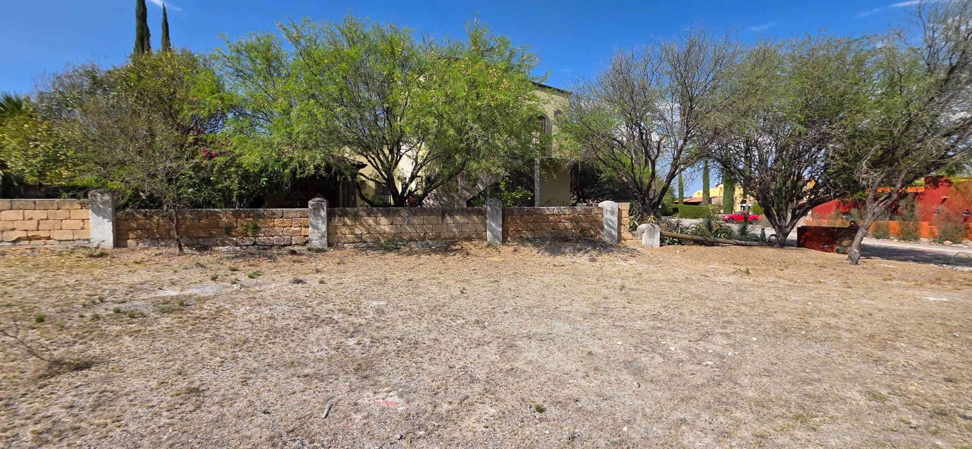 Lot for Sale in Los Labradores — Los Labradores, San Miguel de Allende — photo 13 — expansive grounds, mature landscaping, architectural potential