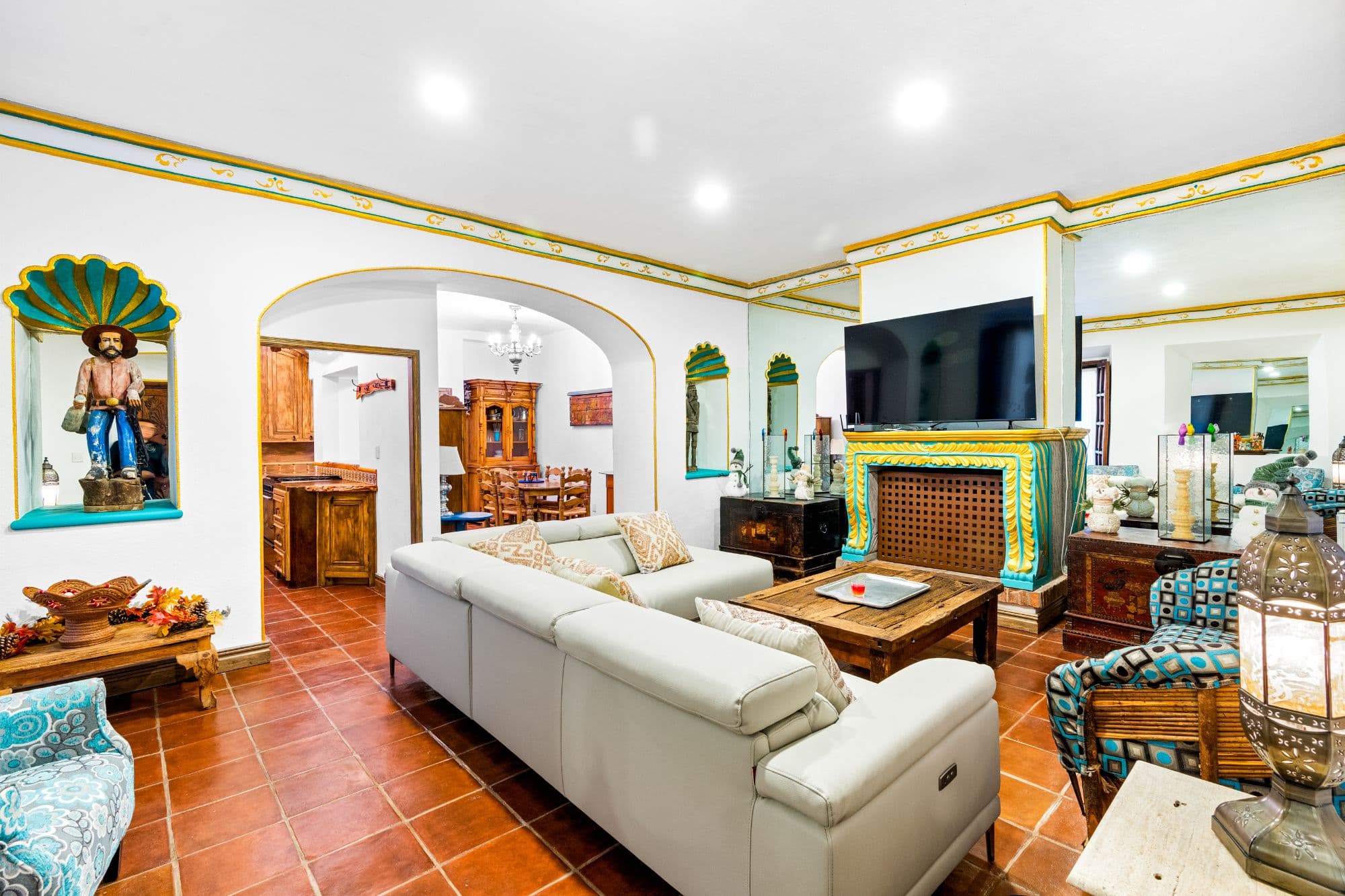 Casa Maria — San Miguel de Allende Centro, San Miguel de Allende — photo 5 — vibrant colonial luxury living elegantly designed