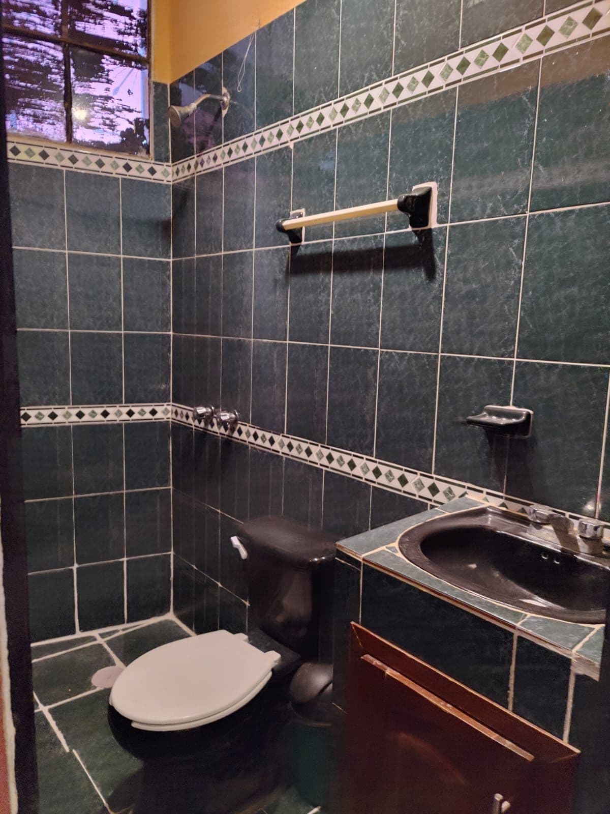 Casa Esperanza — San Antonio, San Miguel de Allende — photo 10 — charming tiled bathroom with character