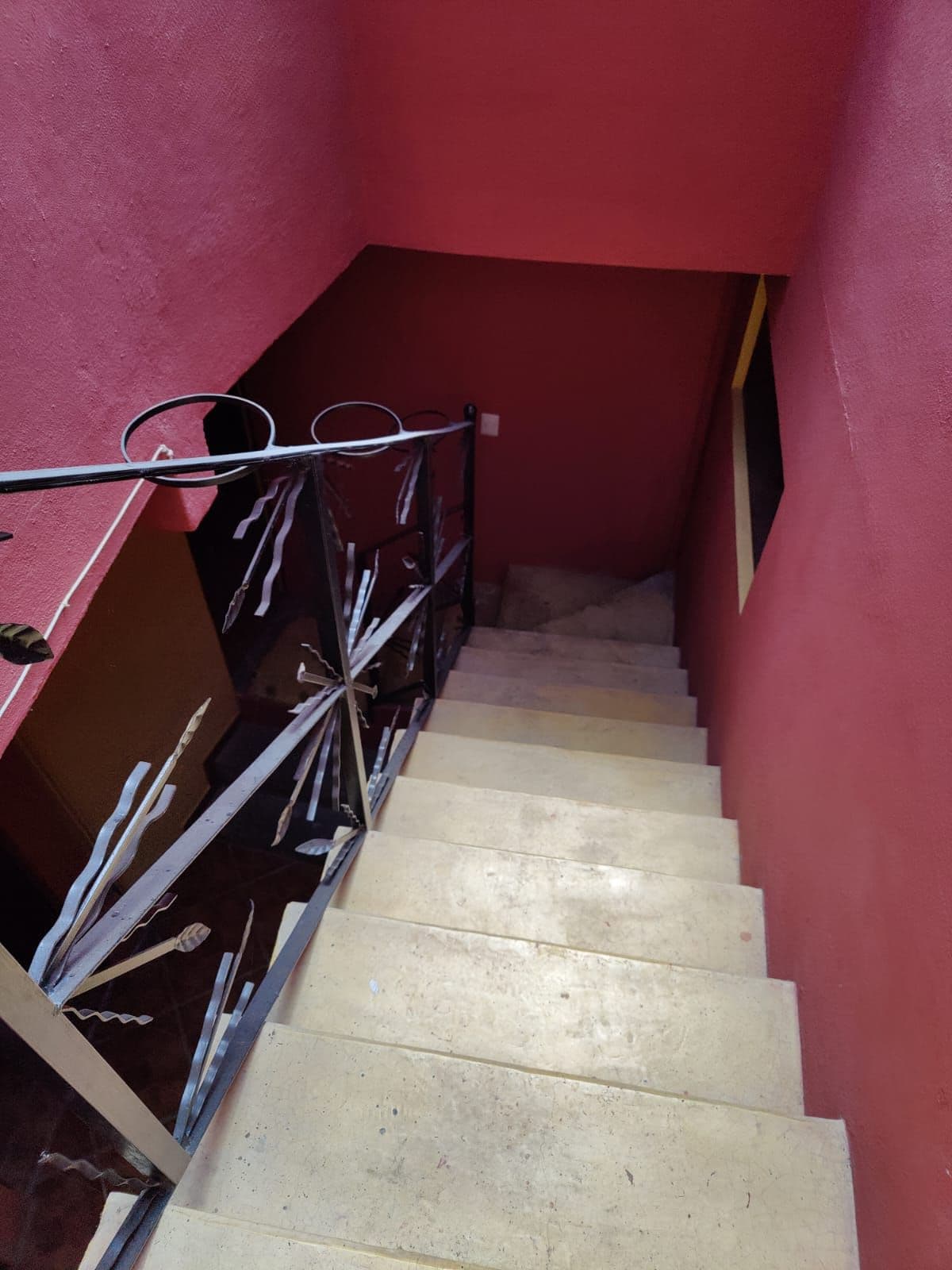 Casa Esperanza — San Antonio, San Miguel de Allende — photo 11 — vibrant colonial staircase, charming architectural bones