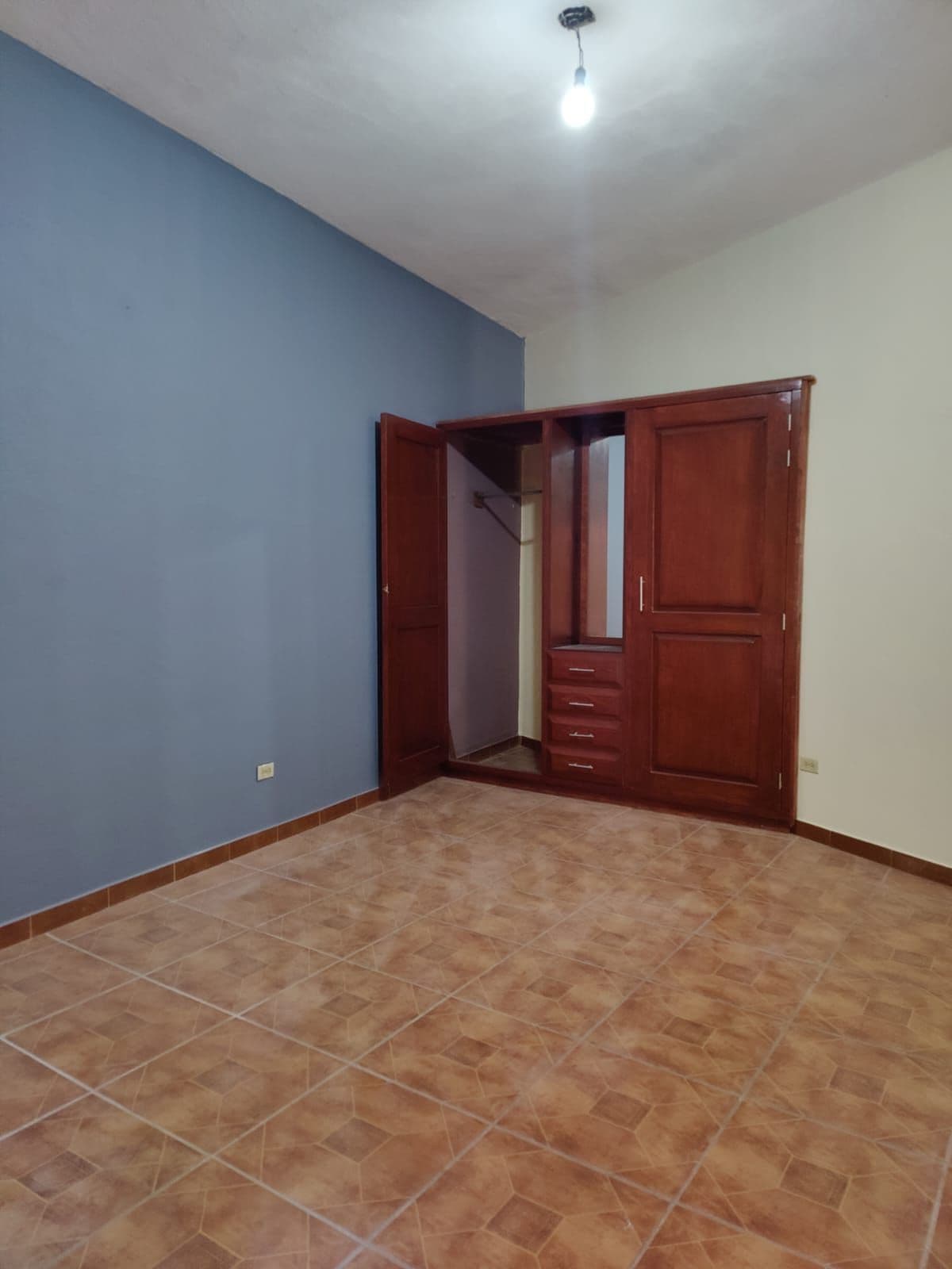 Casa Esperanza — San Antonio, San Miguel de Allende — photo 8 — spacious bedroom with built-in wardrobes