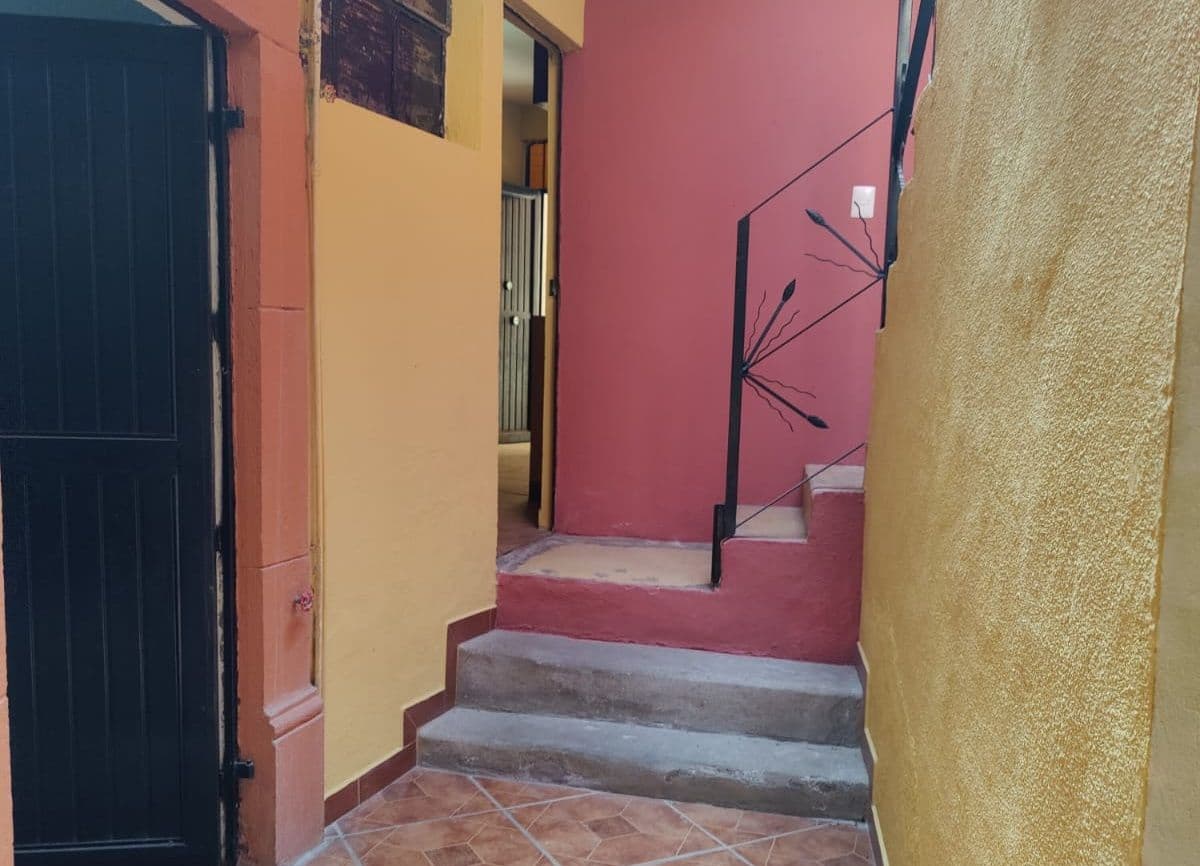 Casa Esperanza — San Antonio, San Miguel de Allende — photo 2 — vibrant colonial staircase, authentic charm
