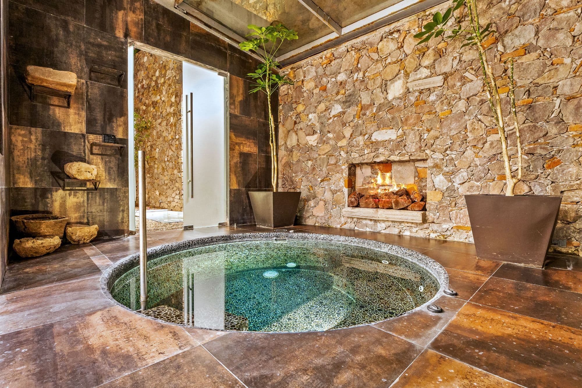 Casa Kent — Centro, San Miguel de Allende — photo 13 — luxurious spa-inspired circular soaking pool