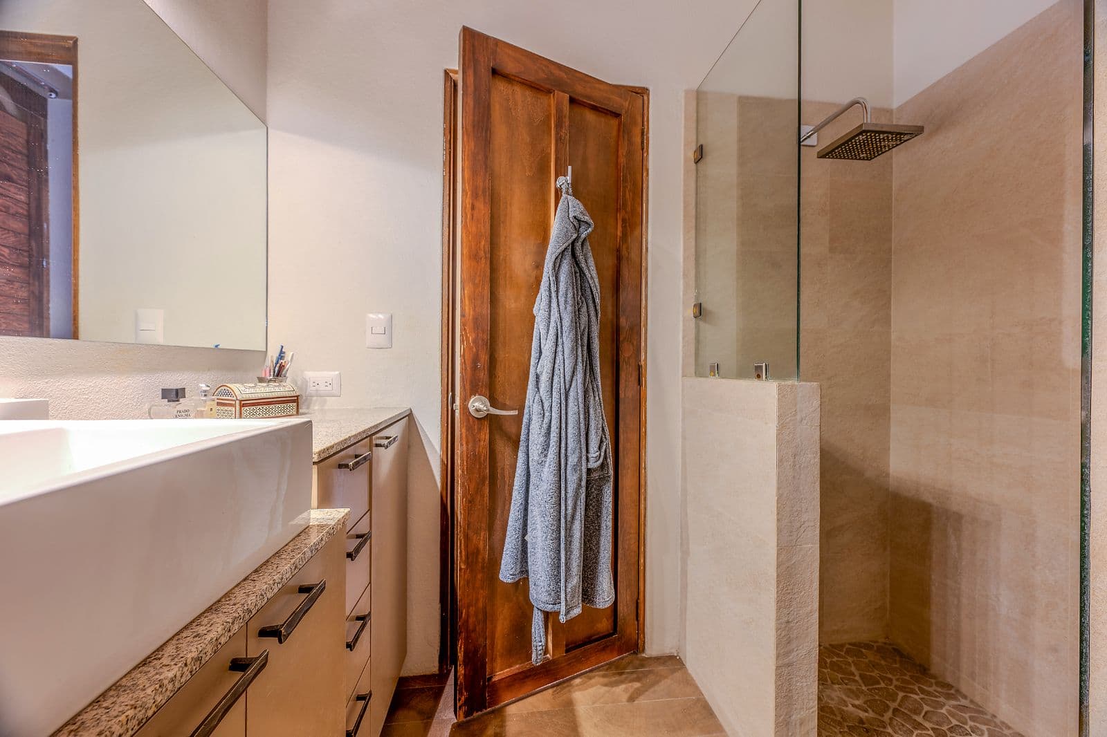 Casa Fia — Centro, San Miguel de Allende — photo 16 — contemporary luxury spa-inspired ensuite