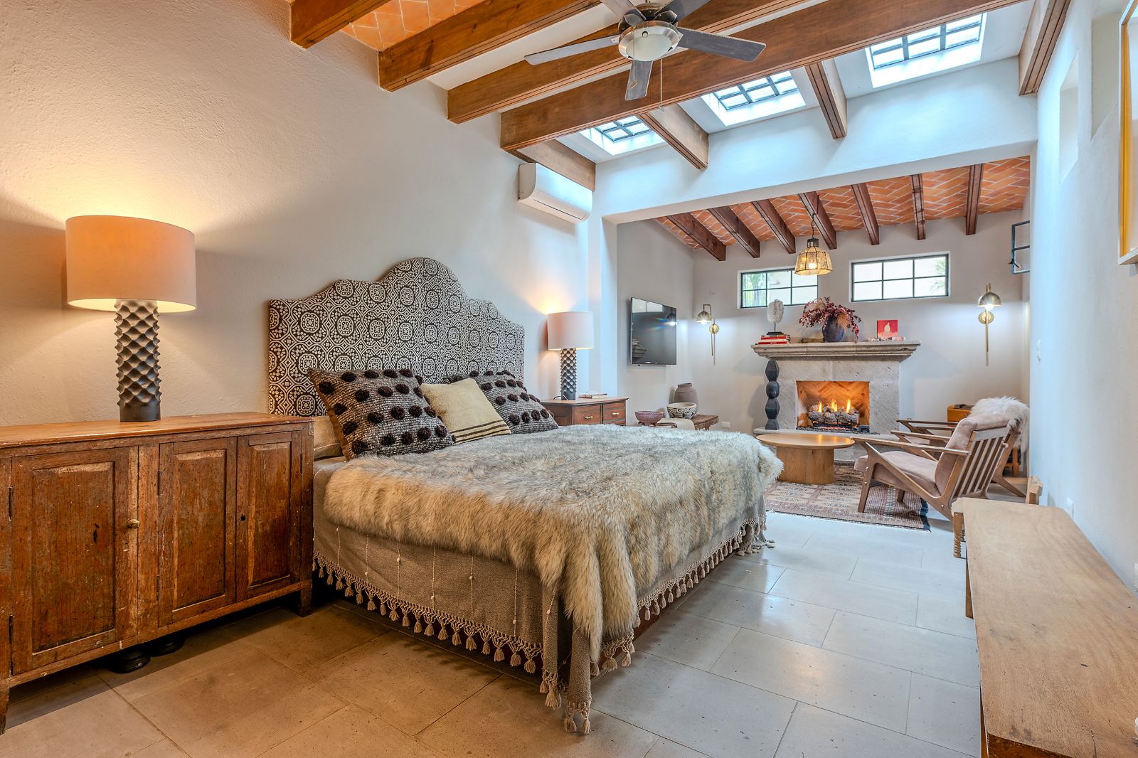 Casa Fia — Centro, San Miguel de Allende — photo 17 — luminous master suite, authentic architectural charm
