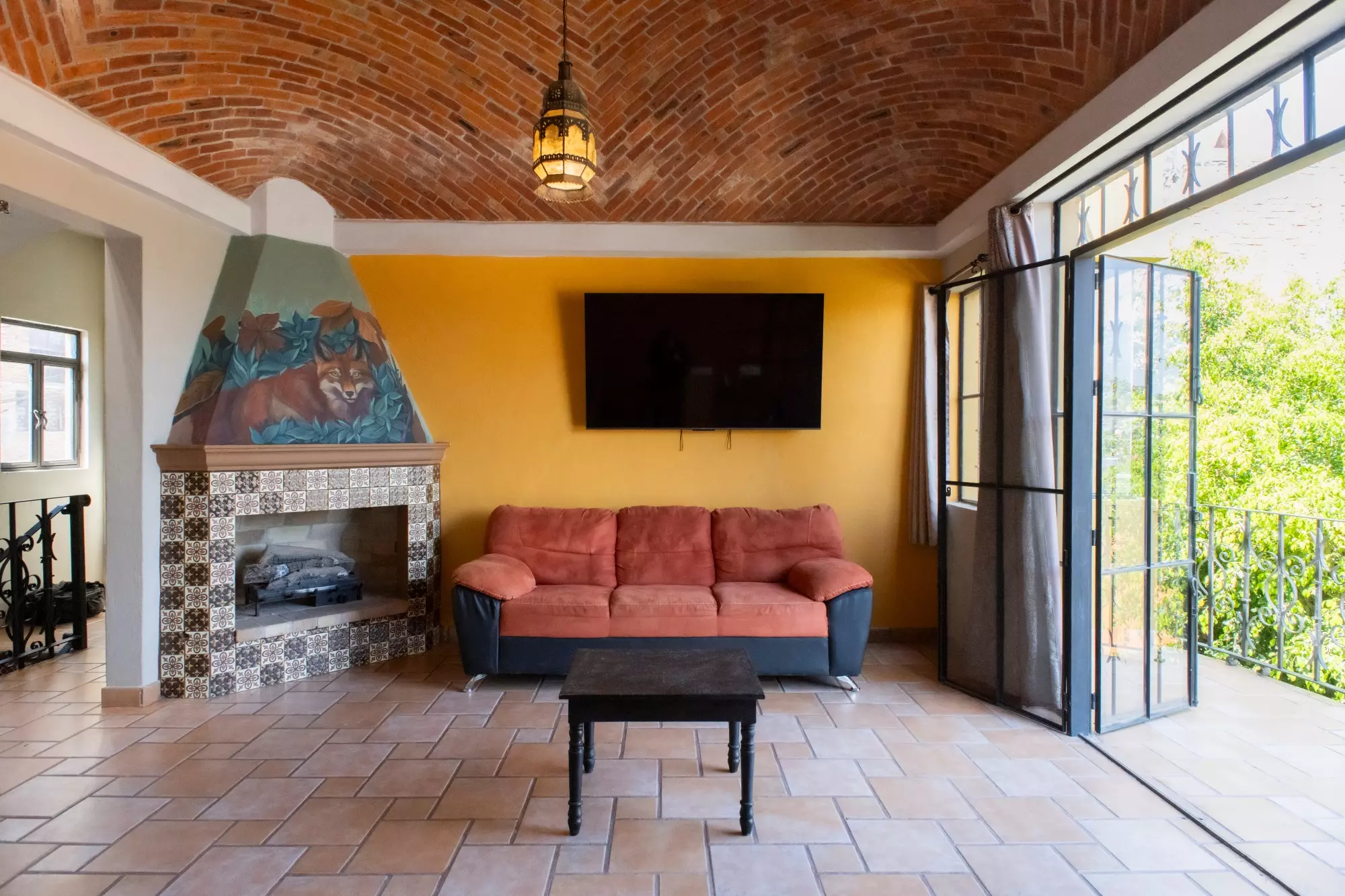 CASA LINDA — Lindavista, San Miguel de Allende — photo 22 — luminous entertaining space, architectural charm
