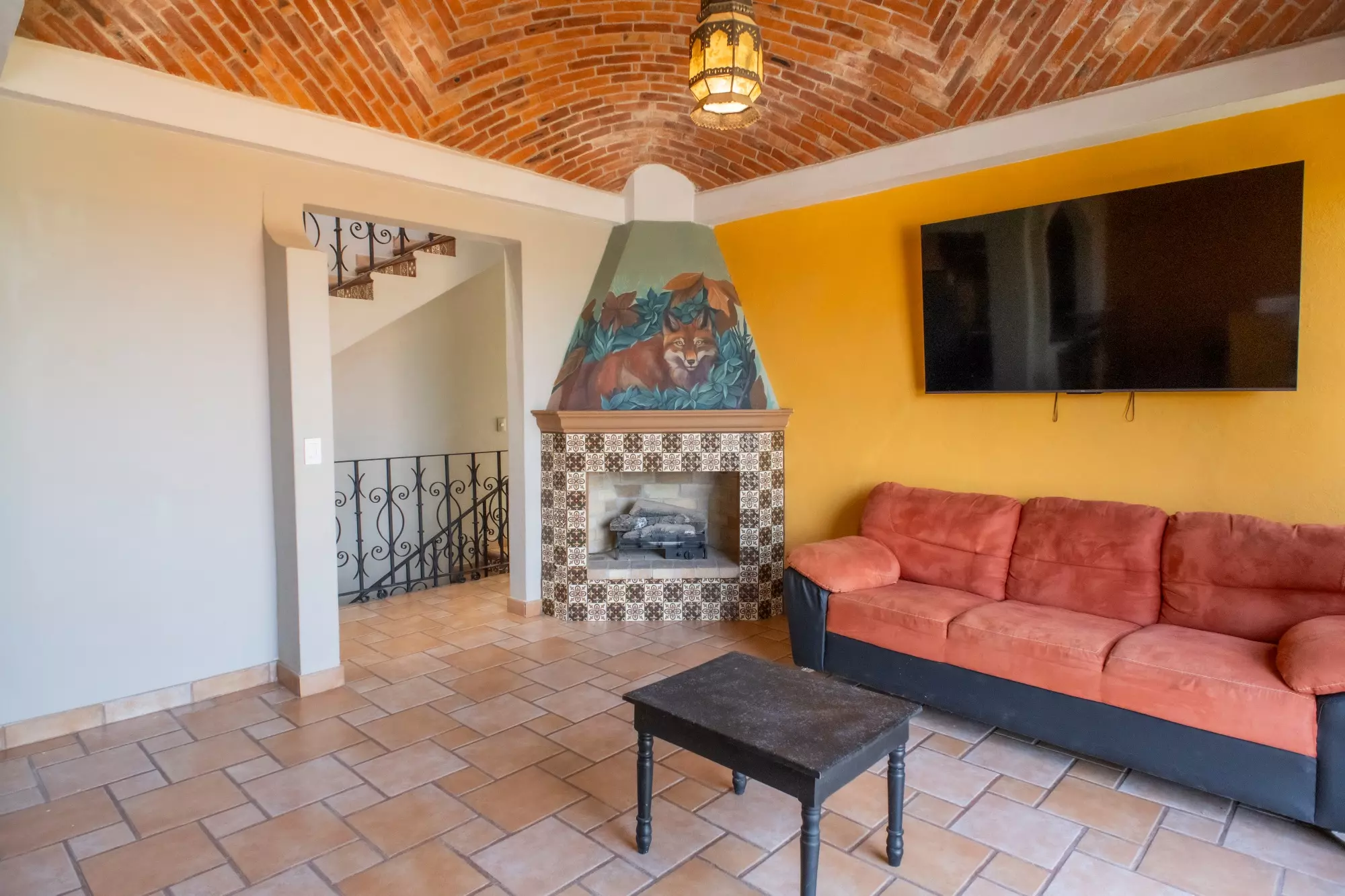 CASA LINDA — Lindavista, San Miguel de Allende — photo 11 — vibrant living space with authentic charm