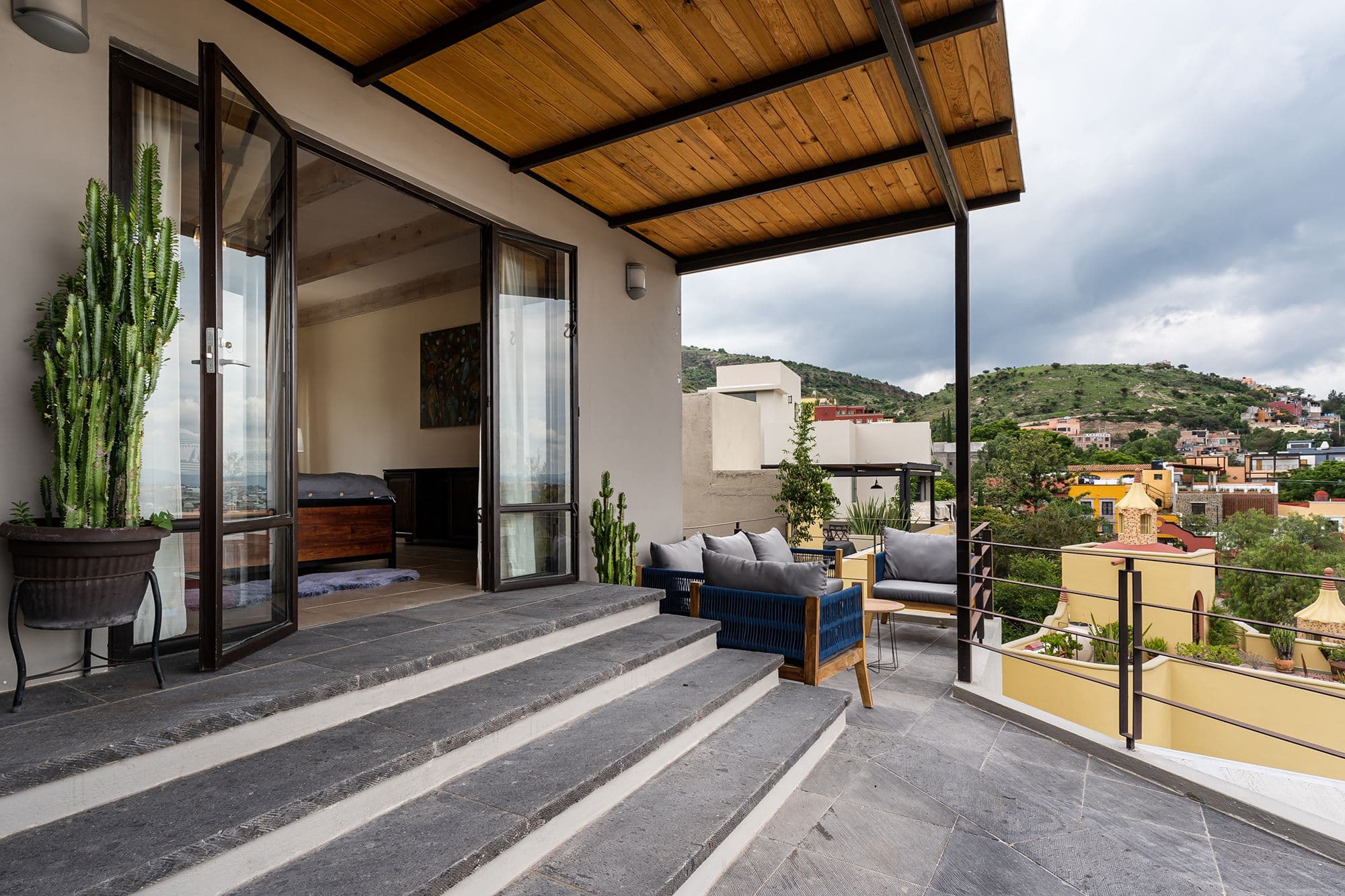 Casa Esplendida — Ojo de Agua, San Miguel de Allende — photo 4 — contemporary terrace with panoramic hillside views