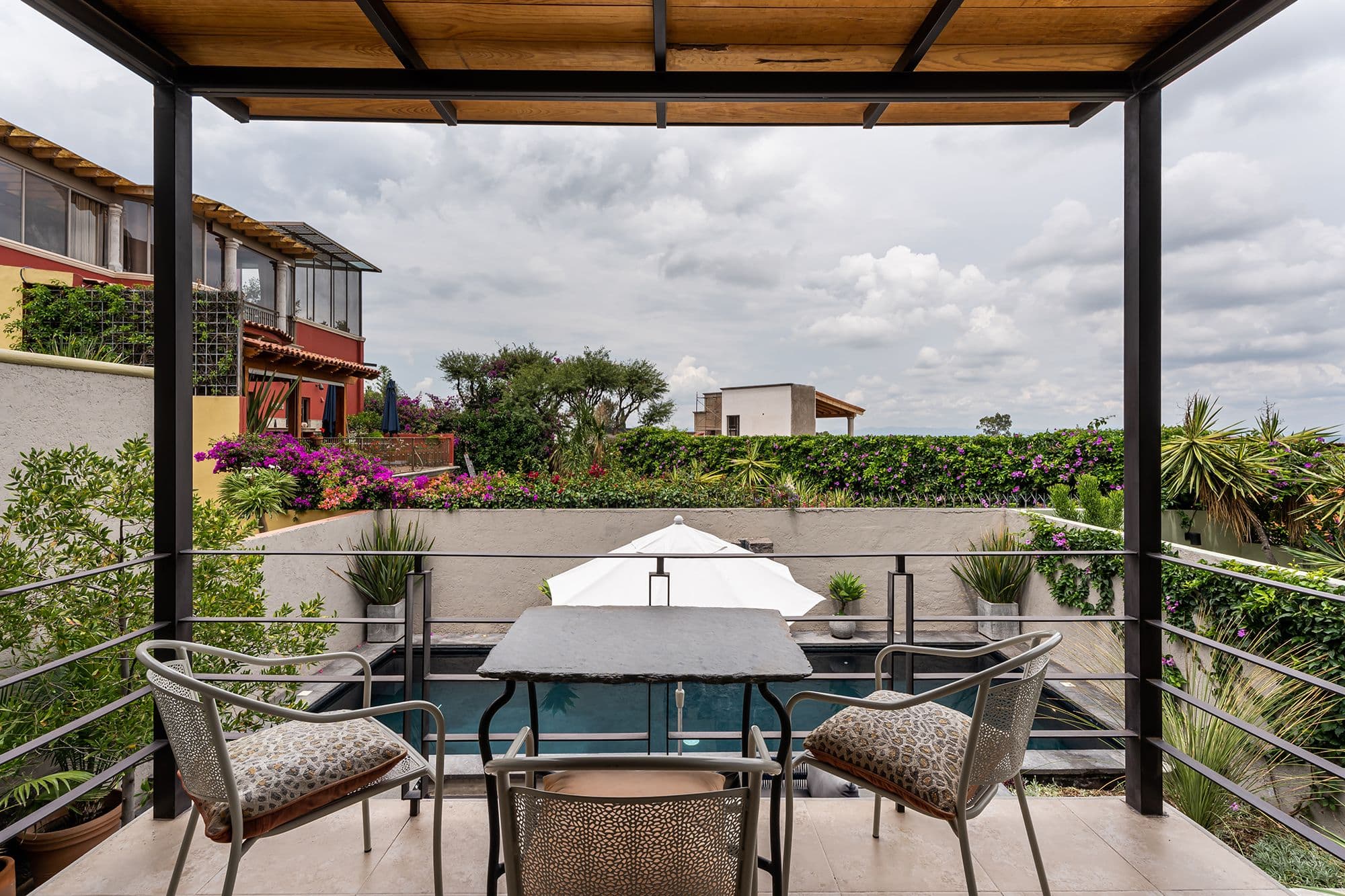Casa Esplendida — Ojo de Agua, San Miguel de Allende — photo 21 — panoramic terrace overlooking verdant countryside views