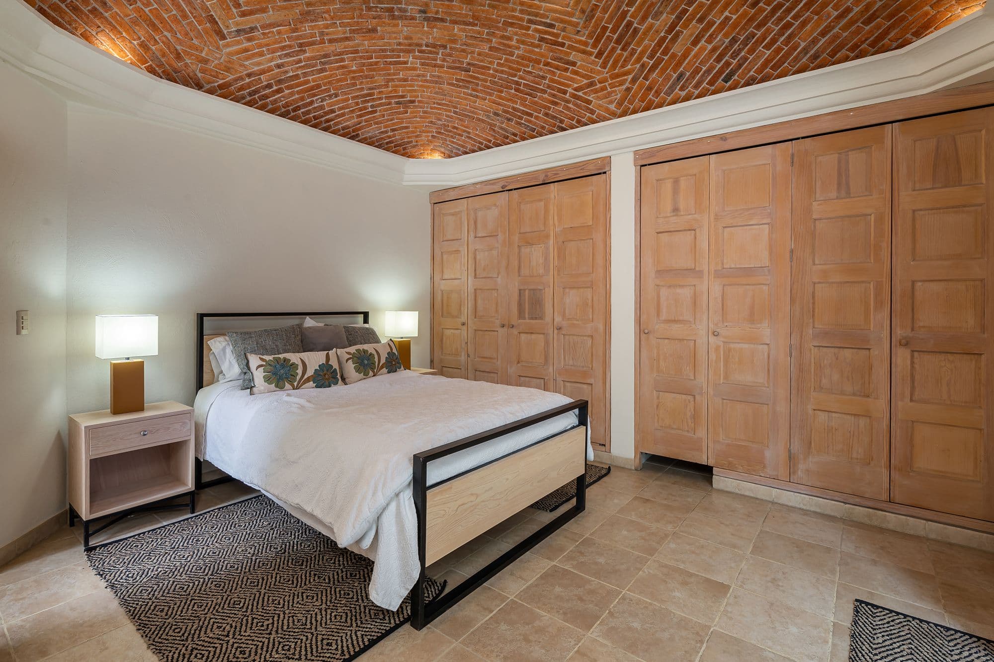 Casa Esplendida — Ojo de Agua, San Miguel de Allende — photo 17 — rustic brick vault, contemporary comfort elegance