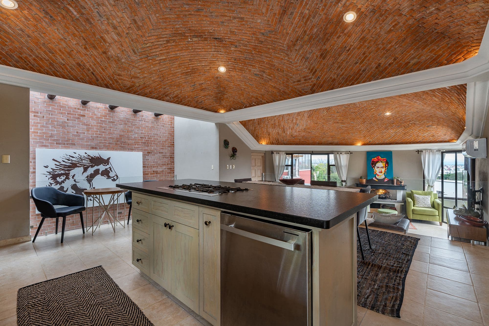 Casa Esplendida — Ojo de Agua, San Miguel de Allende — photo 7 — soaring brick-vaulted chef's kitchen