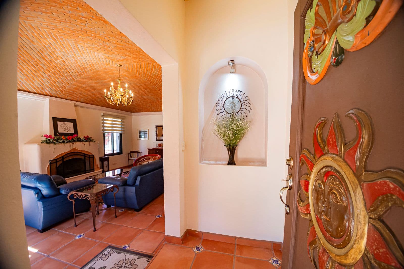 Casa Sí — Atascadero (Arcos de San Miguel), San Miguel de Allende — photo 3 — elegant colonial foyer with rustic charm