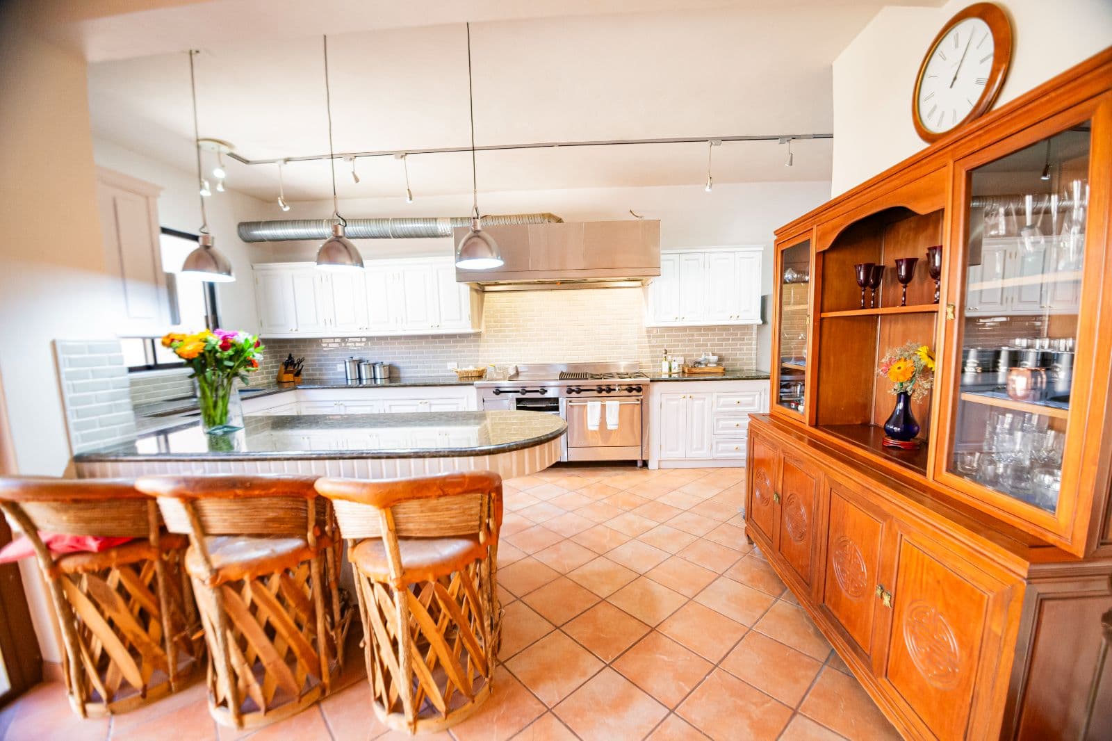 Casa Sí — Atascadero (Arcos de San Miguel), San Miguel de Allende — photo 6 — bright, spacious kitchen with traditional charm