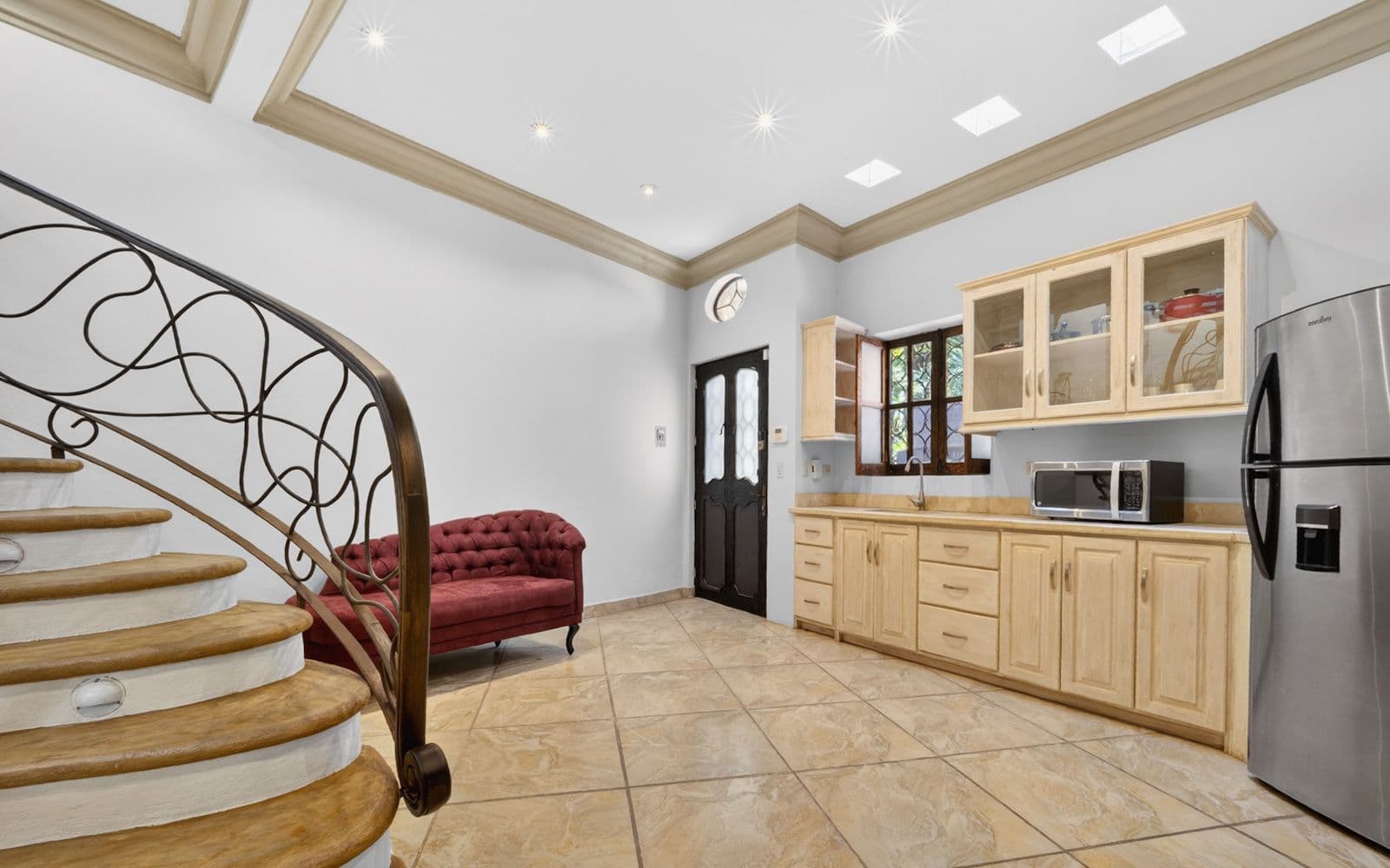 CASA PIEDRAS CHINAS — Centro, San Miguel de Allende — photo 25 — elegant kitchen with soaring ceilings