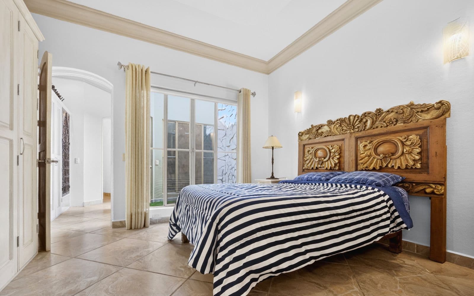CASA PIEDRAS CHINAS — Centro, San Miguel de Allende — photo 18 — luminous master suite, ornate colonial elegance