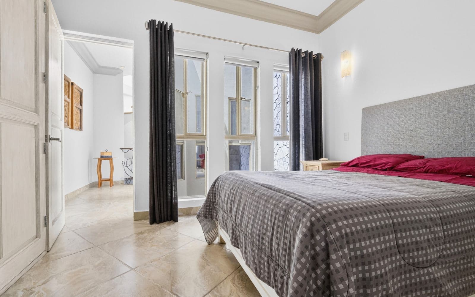 CASA PIEDRAS CHINAS — Centro, San Miguel de Allende — photo 22 — luminous master suite, skylit elegance