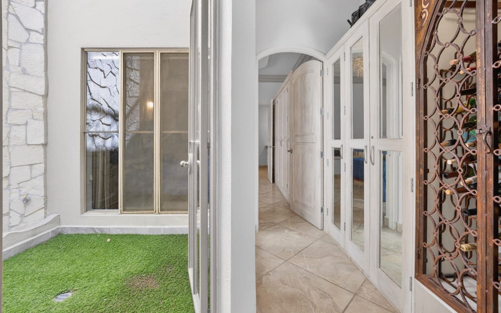 CASA PIEDRAS CHINAS — Centro, San Miguel de Allende — photo 14 — modern elegance meets verdant outdoor living