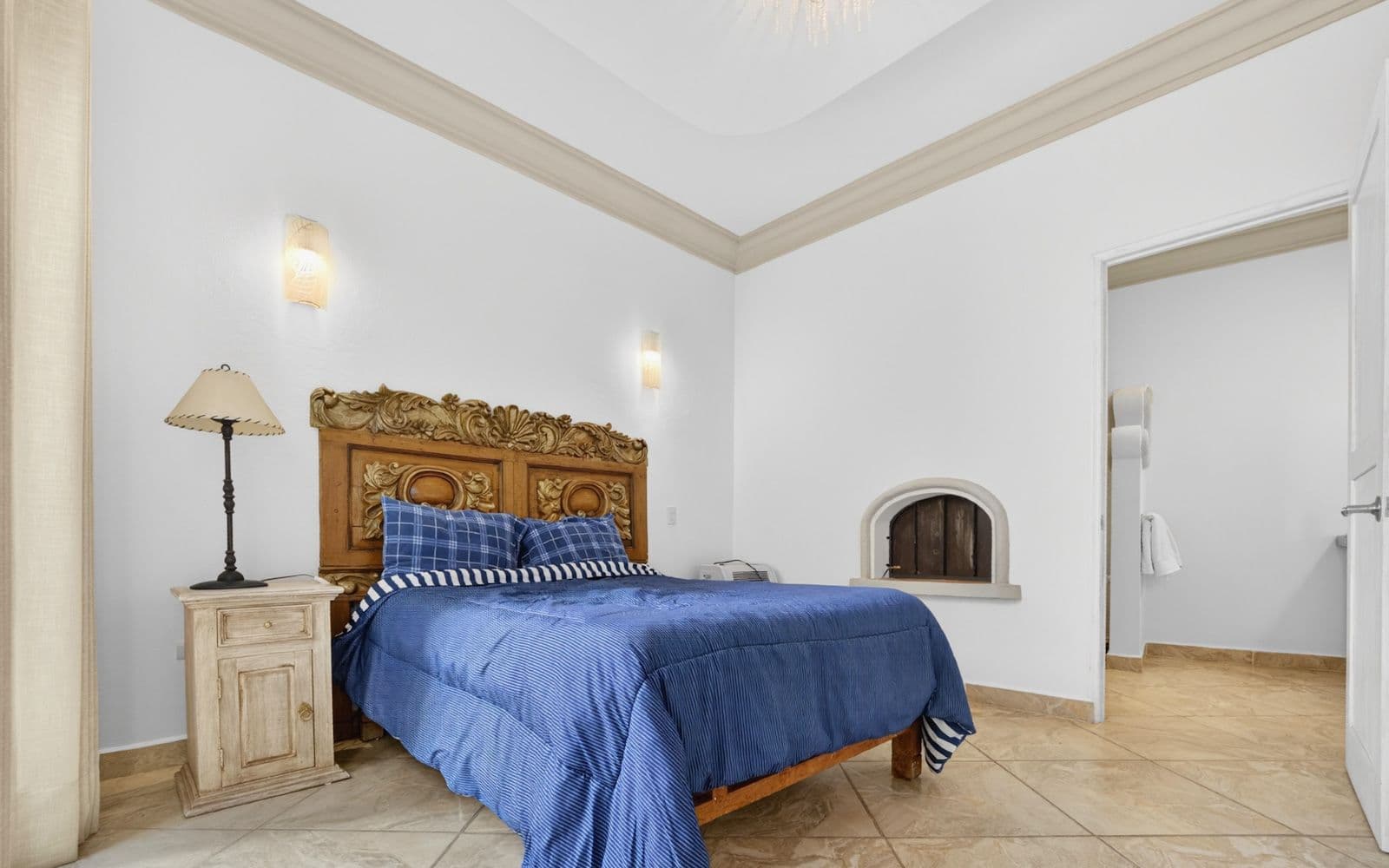CASA PIEDRAS CHINAS — Centro, San Miguel de Allende — photo 23 — serene master suite, colonial elegance