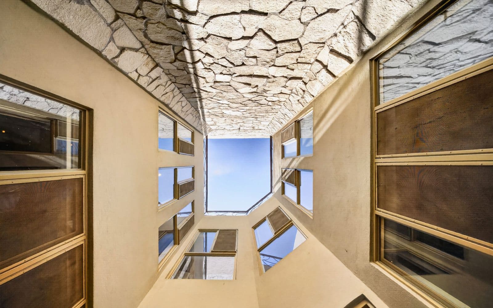 CASA PIEDRAS CHINAS — Centro, San Miguel de Allende — photo 7 — soaring courtyard, architectural elegance, sky views