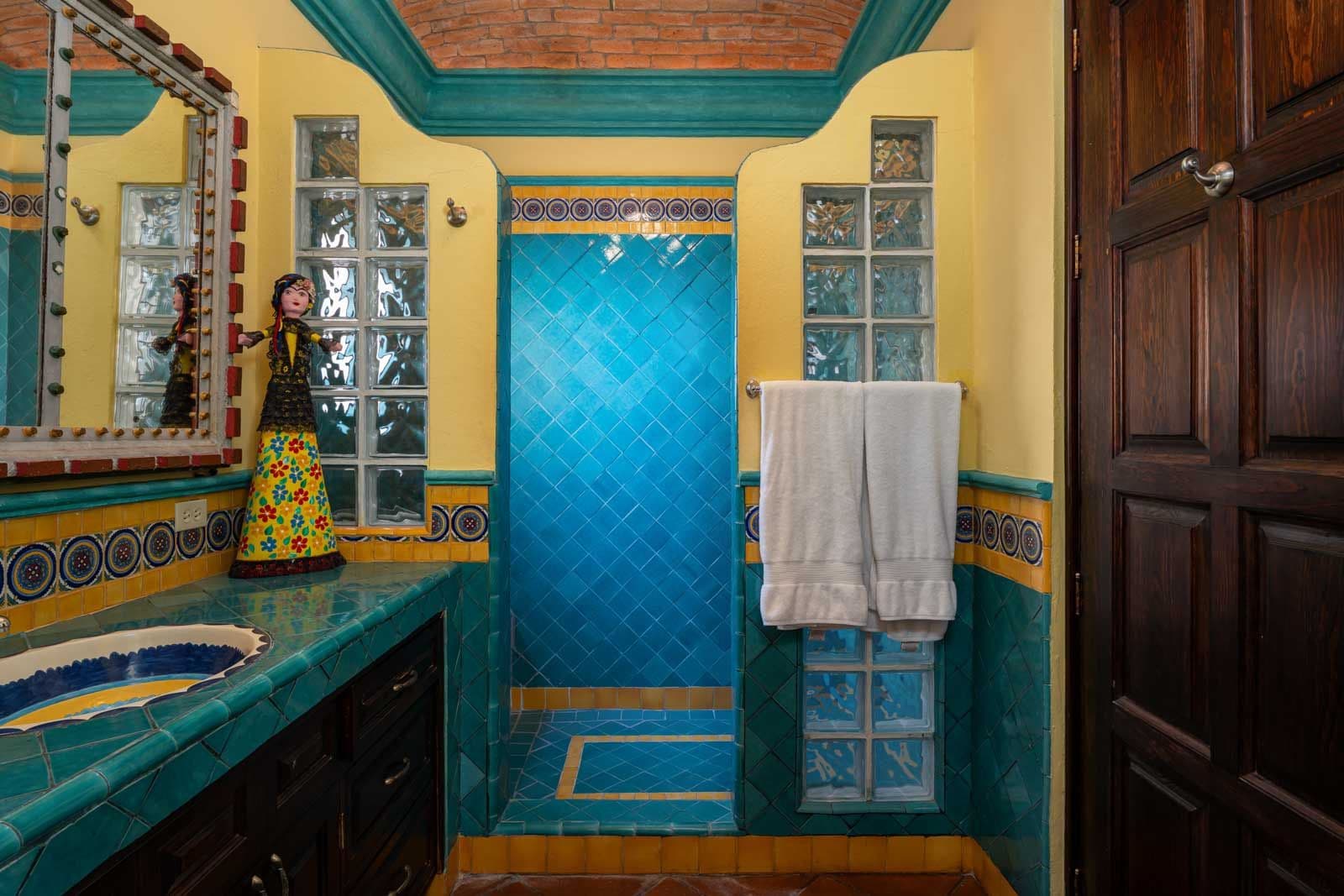 Casa Bella Vita — Centro, San Miguel de Allende — photo 20 — vibrant colonial bathroom, authentic mexican charm