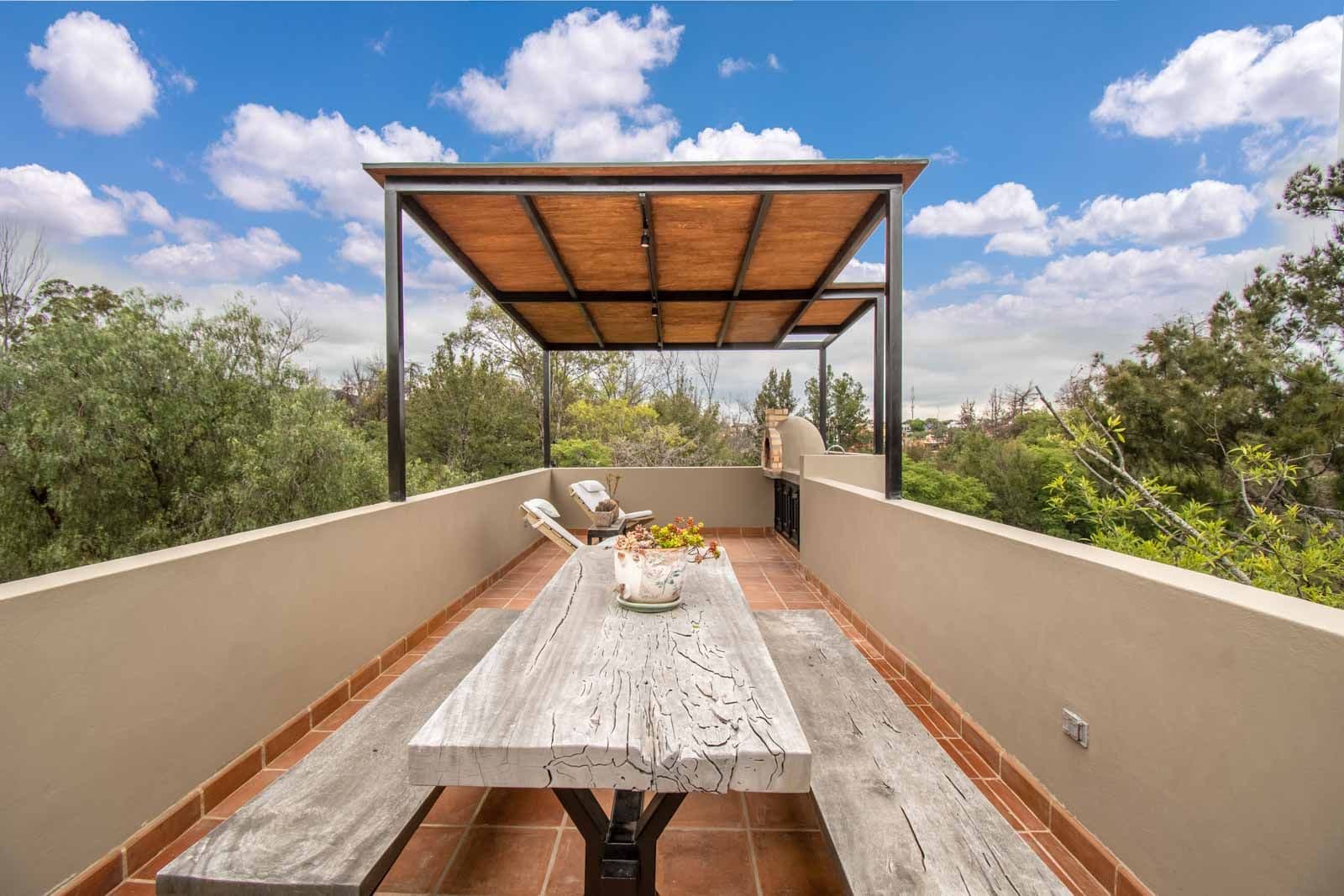Casa Vista del Cielo — Atascadero (Arcos de San Miguel), San Miguel de Allende — photo 19 — elevated terrace with panoramic views