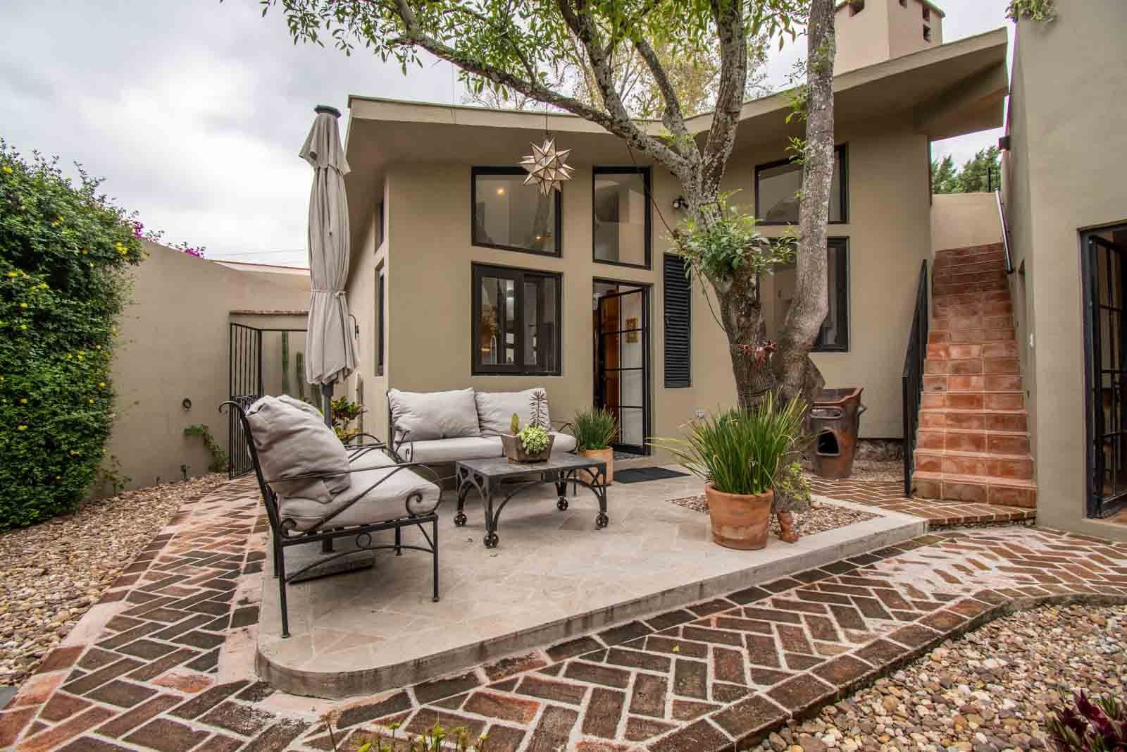 Casa Vista del Cielo — Atascadero (Arcos de San Miguel), San Miguel de Allende — photo 12 — serene courtyard, mature trees, sophisticated outdoor living