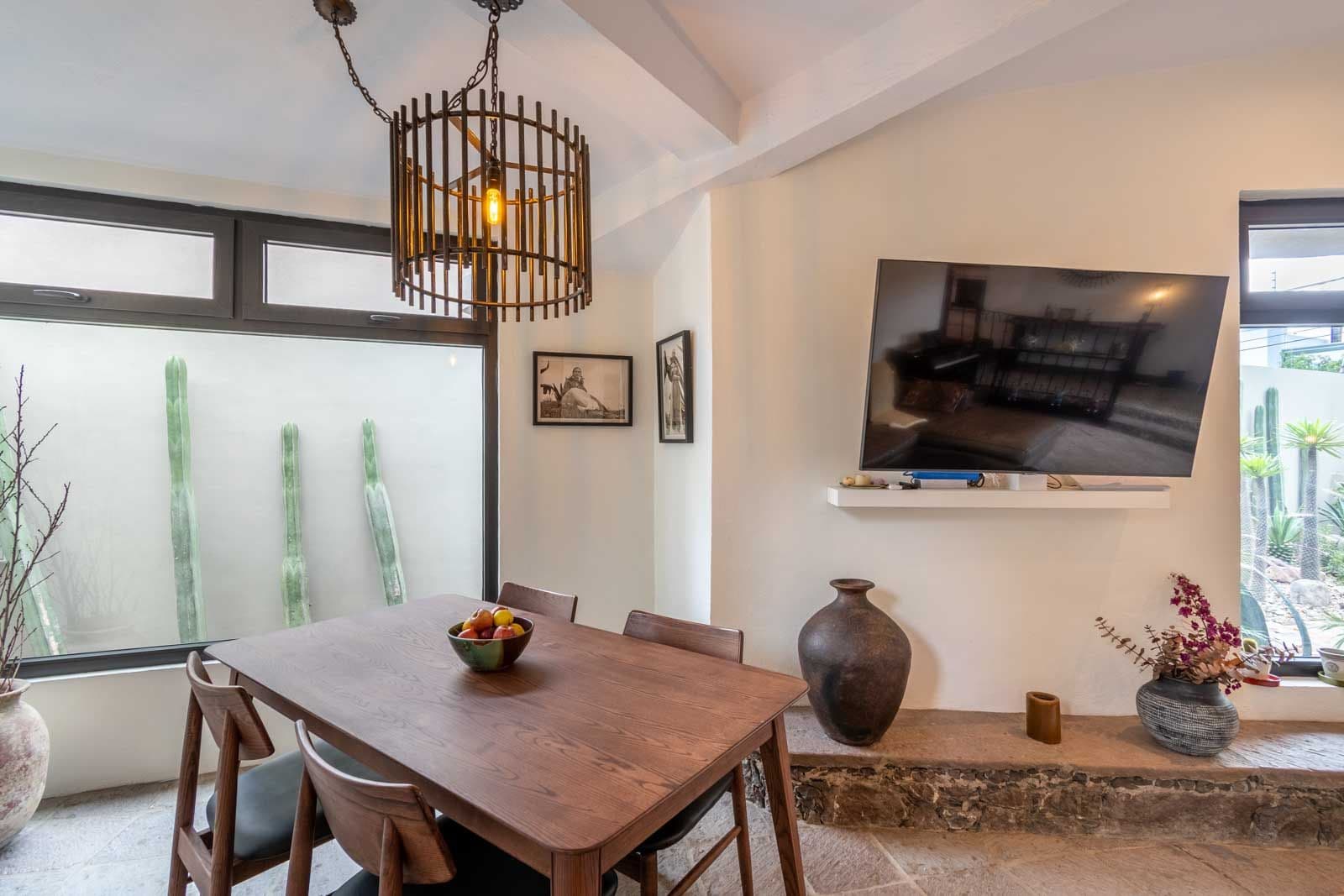 Casa Vista del Cielo — Atascadero (Arcos de San Miguel), San Miguel de Allende — photo 3 — sophisticated dining with desert light