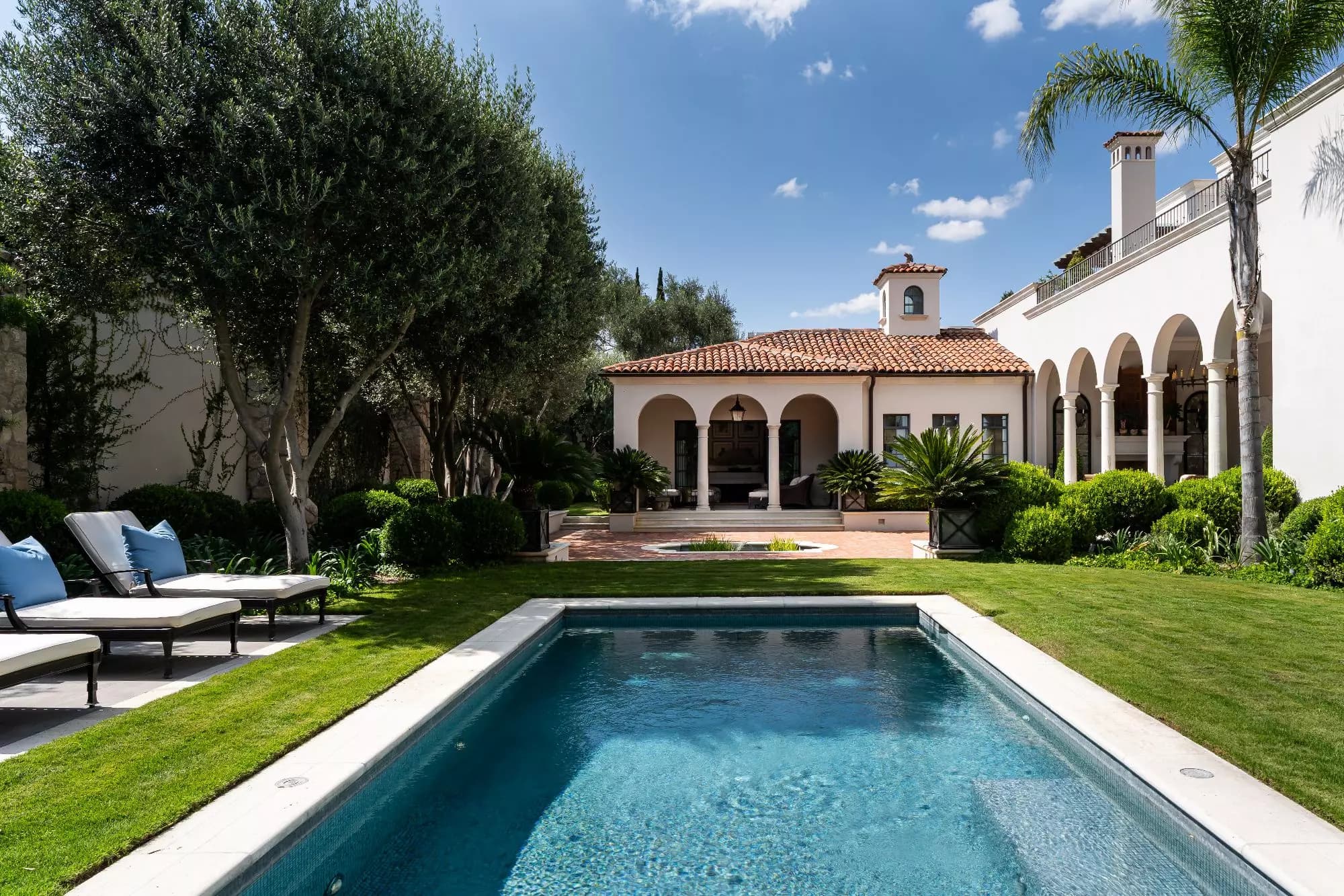Casa Sienna — Atascadero (Arcos de San Miguel), San Miguel de Allende — photo 9 — serene courtyard oasis, colonial elegance
