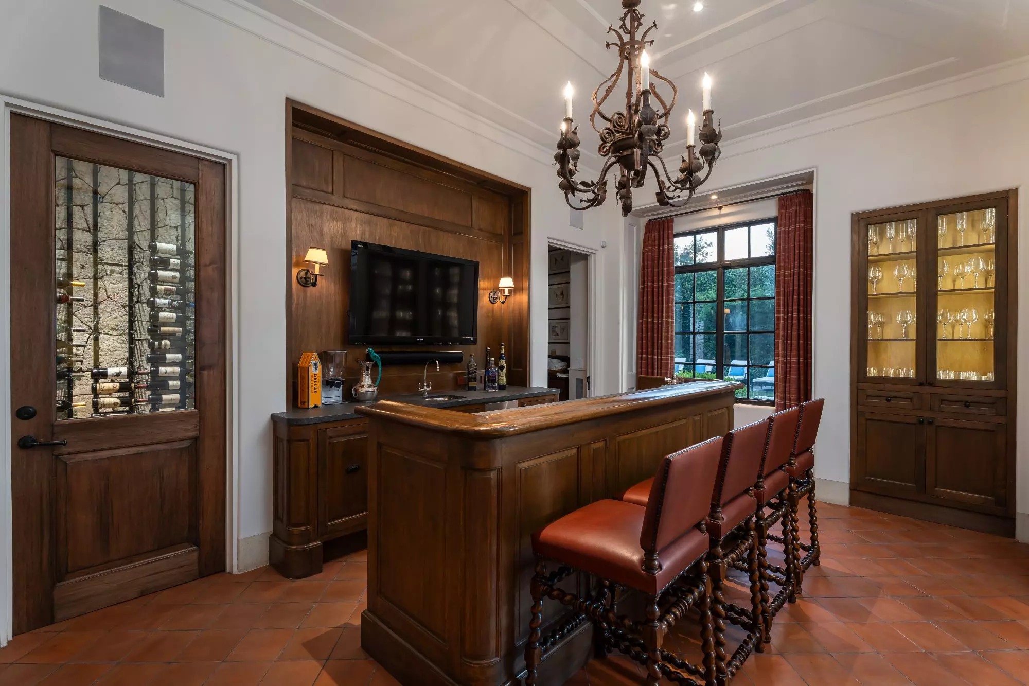 Casa Sienna — Atascadero (Arcos de San Miguel), San Miguel de Allende — photo 16 — sophisticated entertainment bar, timeless elegance