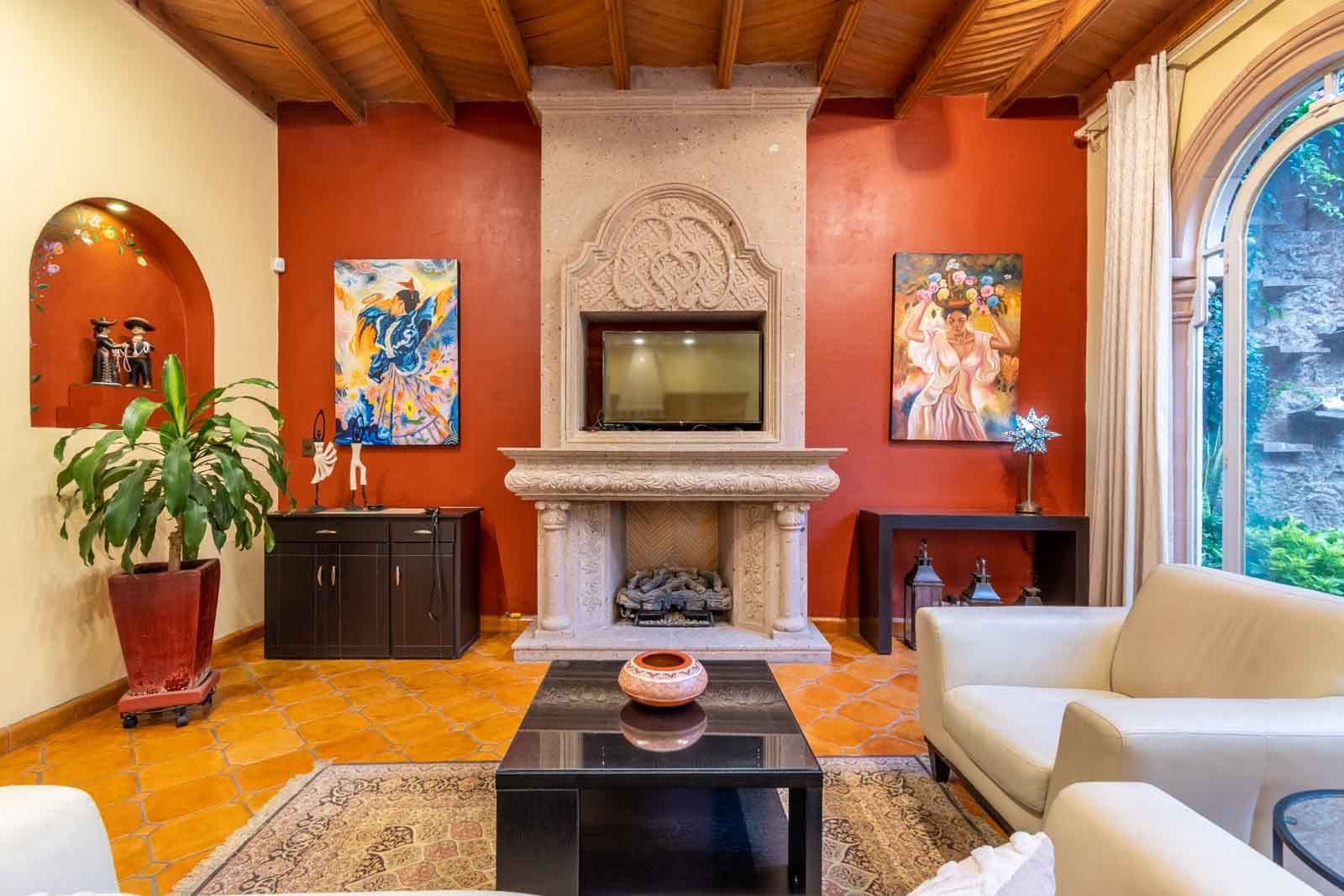 CASA ARCO de LUZ — Guadalupe, San Miguel de Allende — photo 4 — vibrant colonial elegance meets modern comfort