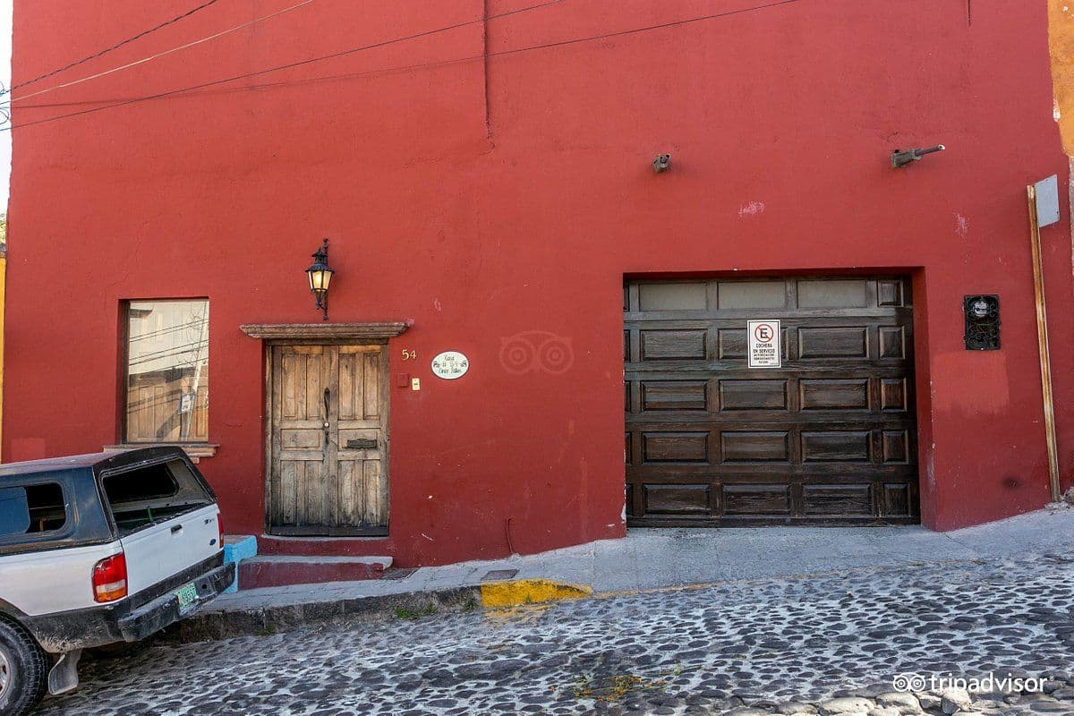 CASA CINCO PATIOS CENTRO β Centro, San Miguel de Allende β photo 20 β authentic colonial charm, vibrant street presence