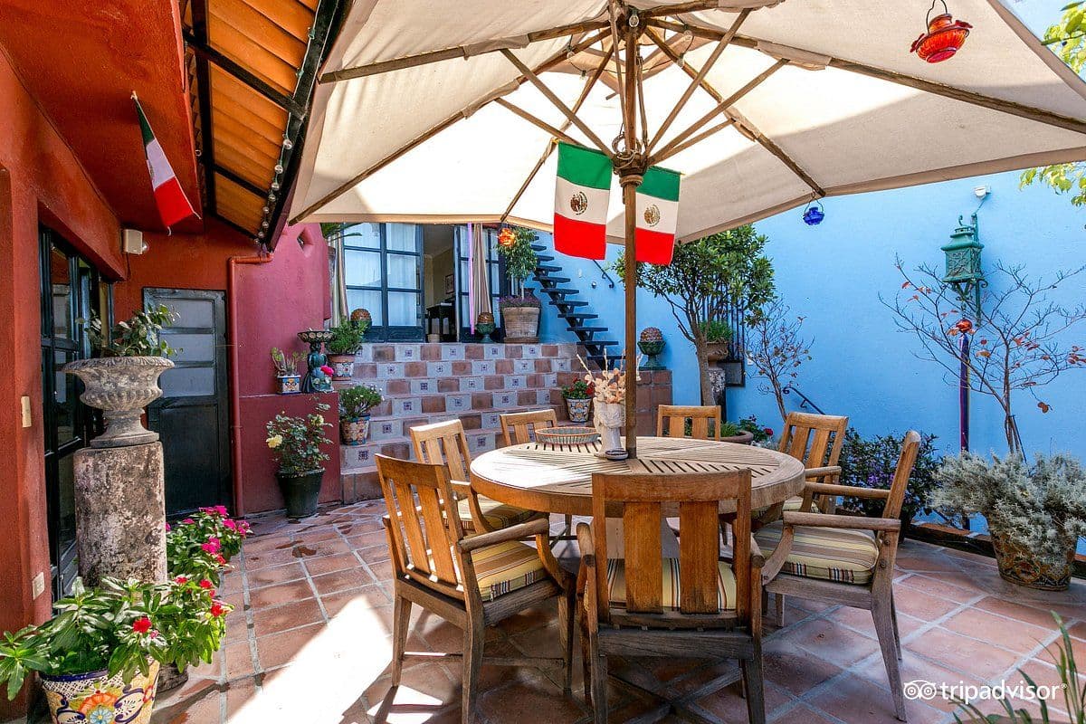 CASA CINCO PATIOS CENTRO β Centro, San Miguel de Allende β photo 8 β colorful colonial terrace with authentic charm