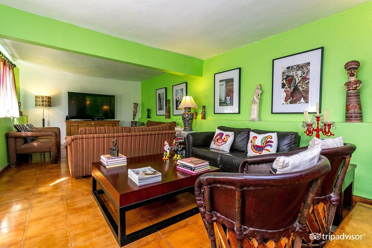 CASA CINCO PATIOS CENTRO β Centro, San Miguel de Allende β photo 2 β vibrant living space, curated art collection