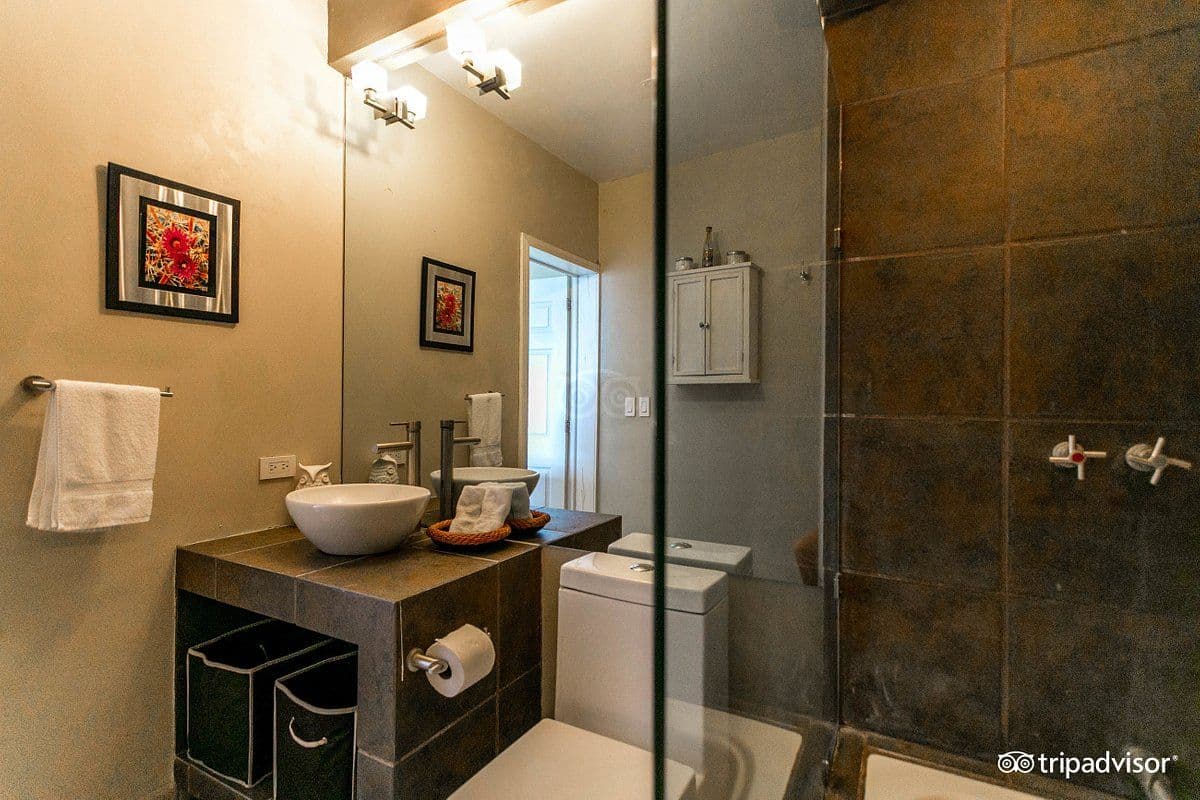 CASA CINCO PATIOS CENTRO β Centro, San Miguel de Allende β photo 7 β sophisticated spa-inspired ensuite sanctuary