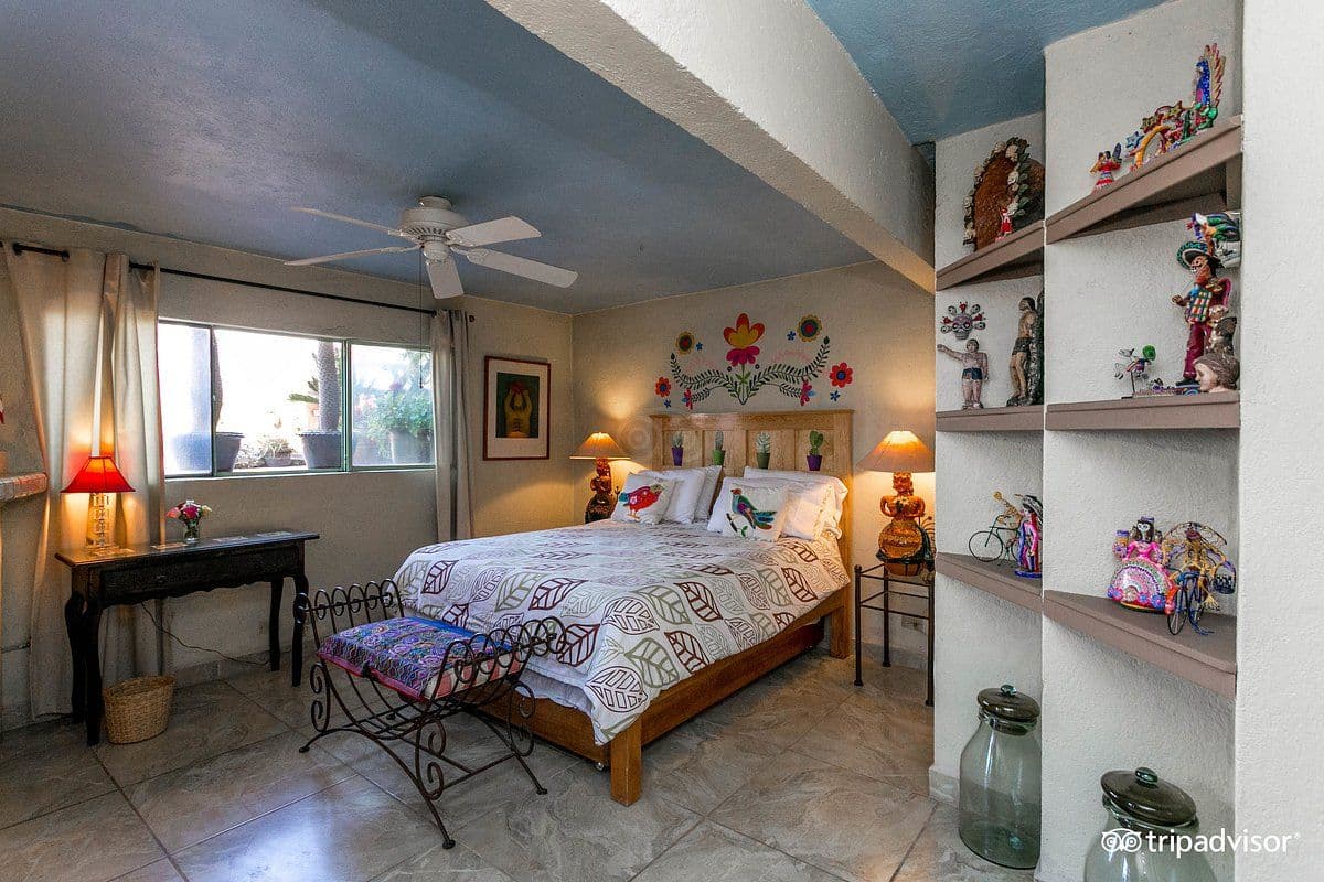 CASA CINCO PATIOS CENTRO β Centro, San Miguel de Allende β photo 15 β artfully curated, sun-drenched primary suite