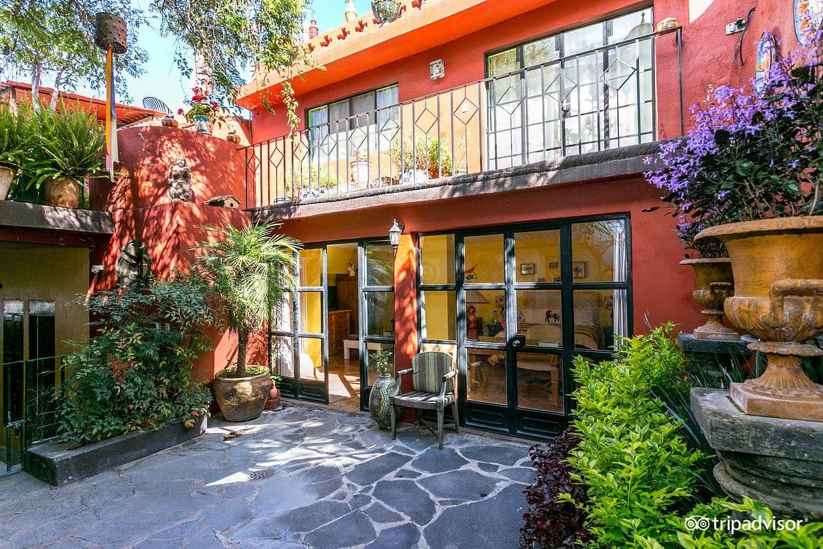 CASA CINCO PATIOS CENTRO β Centro, San Miguel de Allende β photo 18 β sun-drenched courtyard, vibrant colonial charm