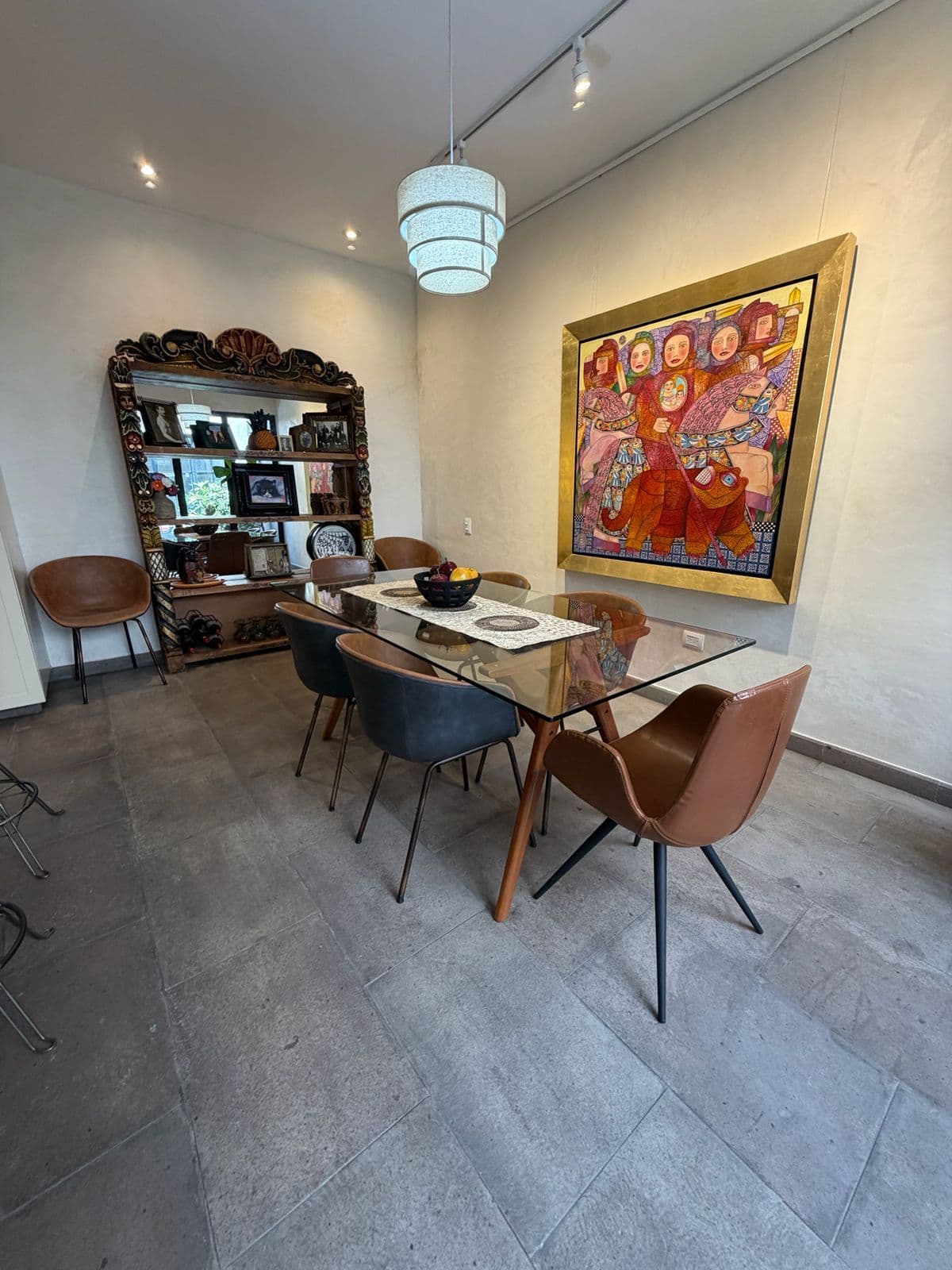Casa Miel — San Antonio, San Miguel de Allende — photo 4 — sophisticated dining with curated artwork