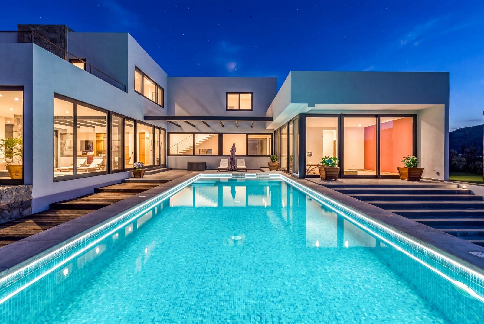 The Dream House — Zirándaro, San Miguel de Allende — photo 27 — modern luxury with resort-style swimming pool
