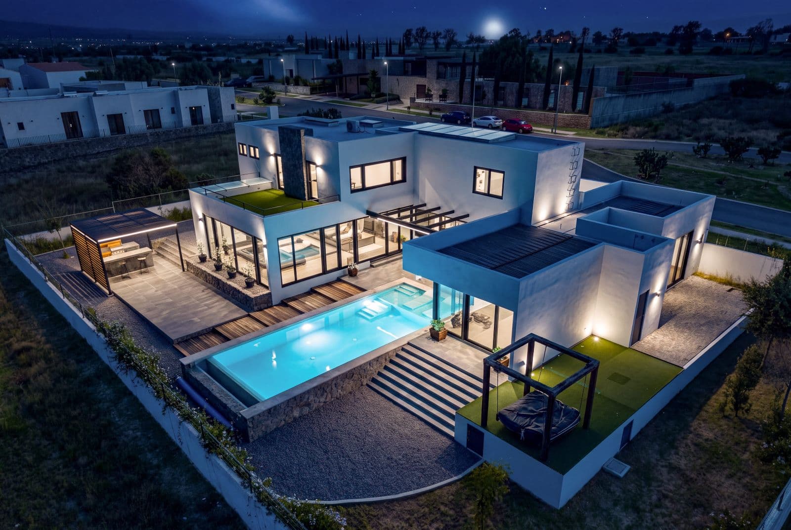 The Dream House — Zirándaro, San Miguel de Allende — photo 3 — modern luxury with sparkling resort pool