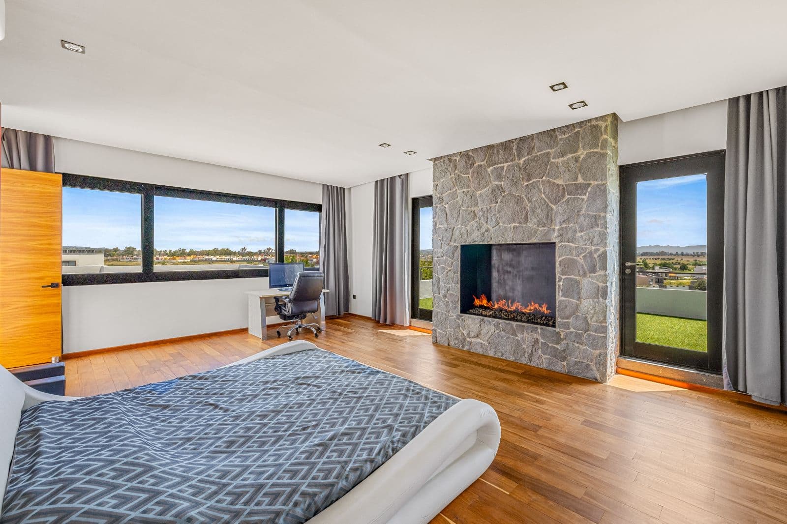 The Dream House — Zirándaro, San Miguel de Allende — photo 15 — panoramic views, luxury master suite