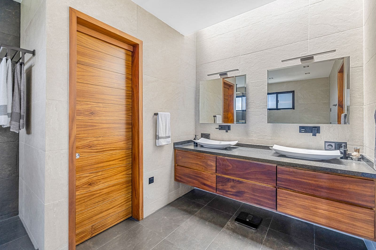 The Dream House — Zirándaro, San Miguel de Allende — photo 16 — contemporary spa-like dual vanity retreat