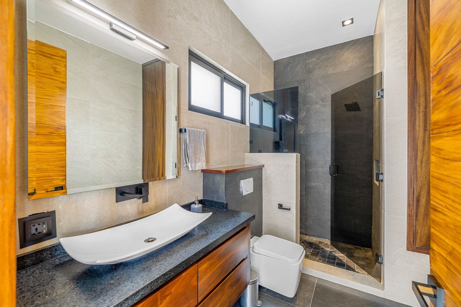 The Dream House — Zirándaro, San Miguel de Allende — photo 12 — contemporary spa-inspired master bath