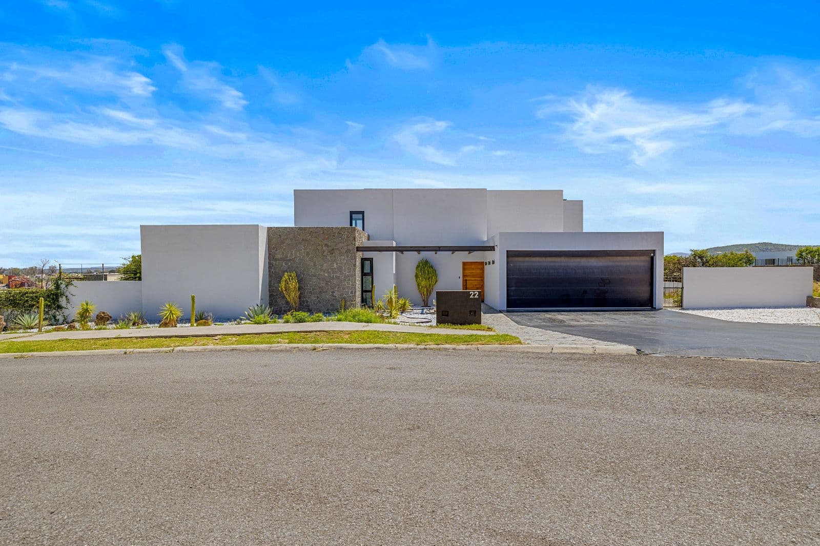 The Dream House — Zirándaro, San Miguel de Allende — photo 2 — contemporary elegance meets desert serenity